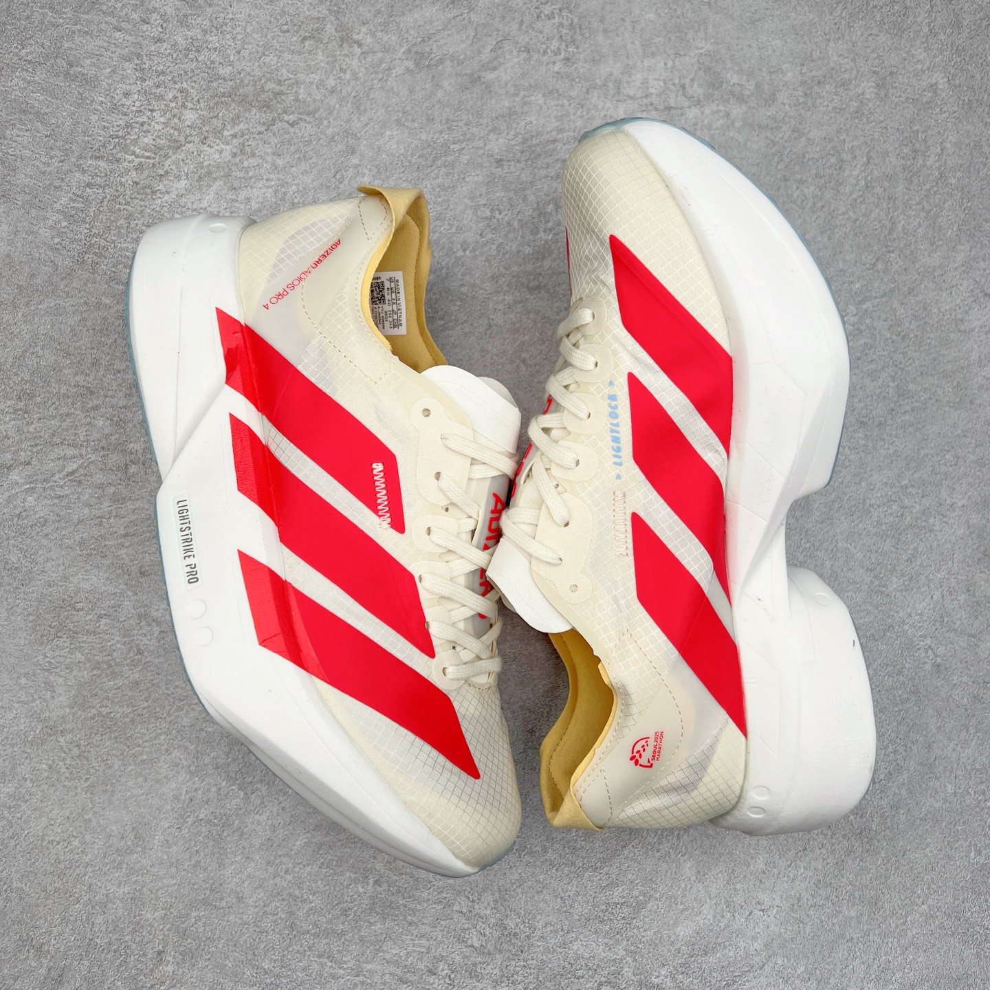 图片[3]-AD Adizero Adios Pro 4 马拉松竞速专业跑鞋 JR4542 CELERMESH针织网面非常轻薄 纤维间的缝隙很大 可以保证跑步时的透气、排汗效果 鞋舌直接与两侧的内衬和鞋底连接在一起 在跑步过程中不会被鞋舌的左右移动所困扰 在标准鞋带孔的基础上再拓宽一组鞋带孔 适合不同脚型的需求 突破性 EnergyRods 技术，有助于跑者实现更好的成绩 中底独特的LIGHTSTRIKE PRO泡棉材质 微弹感觉在跑步过程中给予了良好的支撑体验 对于顶级精英和高水平进阶跑者来说 ADIOS PRO是一双值得信赖的竞速比赛用鞋 尺码：36 36.5 37.5 38 38.5 39 40 40.5 41 42 42.5 43 44 44.5 45-选品中心