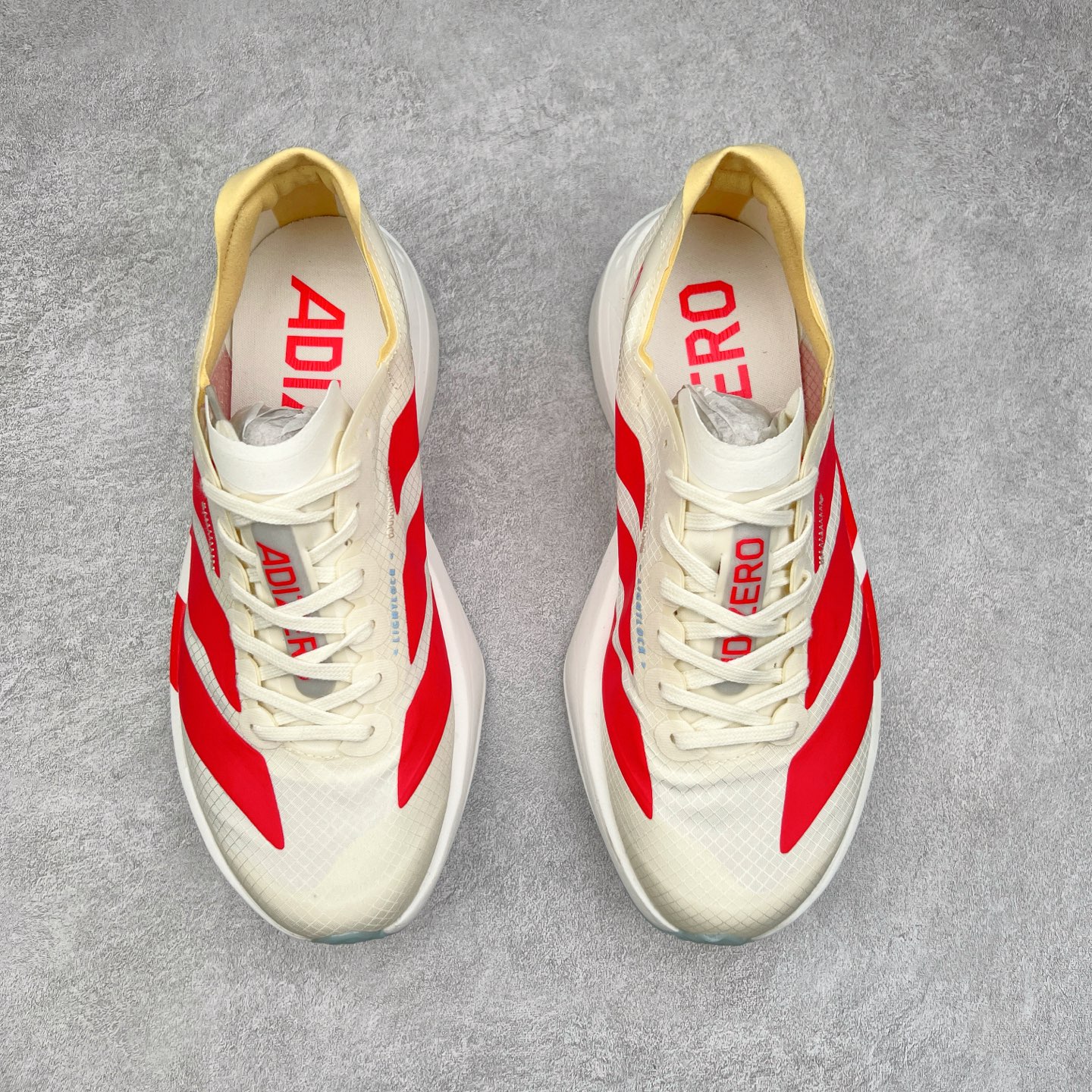 图片[2]-AD Adizero Adios Pro 4 马拉松竞速专业跑鞋 JR4542 CELERMESH针织网面非常轻薄 纤维间的缝隙很大 可以保证跑步时的透气、排汗效果 鞋舌直接与两侧的内衬和鞋底连接在一起 在跑步过程中不会被鞋舌的左右移动所困扰 在标准鞋带孔的基础上再拓宽一组鞋带孔 适合不同脚型的需求 突破性 EnergyRods 技术，有助于跑者实现更好的成绩 中底独特的LIGHTSTRIKE PRO泡棉材质 微弹感觉在跑步过程中给予了良好的支撑体验 对于顶级精英和高水平进阶跑者来说 ADIOS PRO是一双值得信赖的竞速比赛用鞋 尺码：36 36.5 37.5 38 38.5 39 40 40.5 41 42 42.5 43 44 44.5 45-选品中心