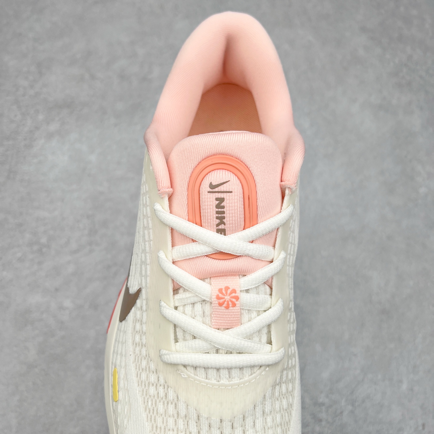 图片[5]-＃纯原福利 NK Journey Run 旅程慢跑系列低帮轻质缓震休闲运动公路跑步鞋 采用科技织法轻盈织物合成鞋面材质 搭载柔软厚实ComfiRide 泡绵缓震组合外置防滑耐磨橡胶底片 穿上 Journey Run 公路跑步鞋 尽情畅跑 享受每一步的风景 搭载柔软厚实的 ComfiRide 泡绵缓震配置 助你征服充满挑战的路面 大步流星 微笑前行 该鞋款舒适非凡 让你爱不释脚 尺码：35.5 36 36.5 37.5 38 38.5 39 40 40.5 41 42 42.5 43 44 44.5 45-选品中心