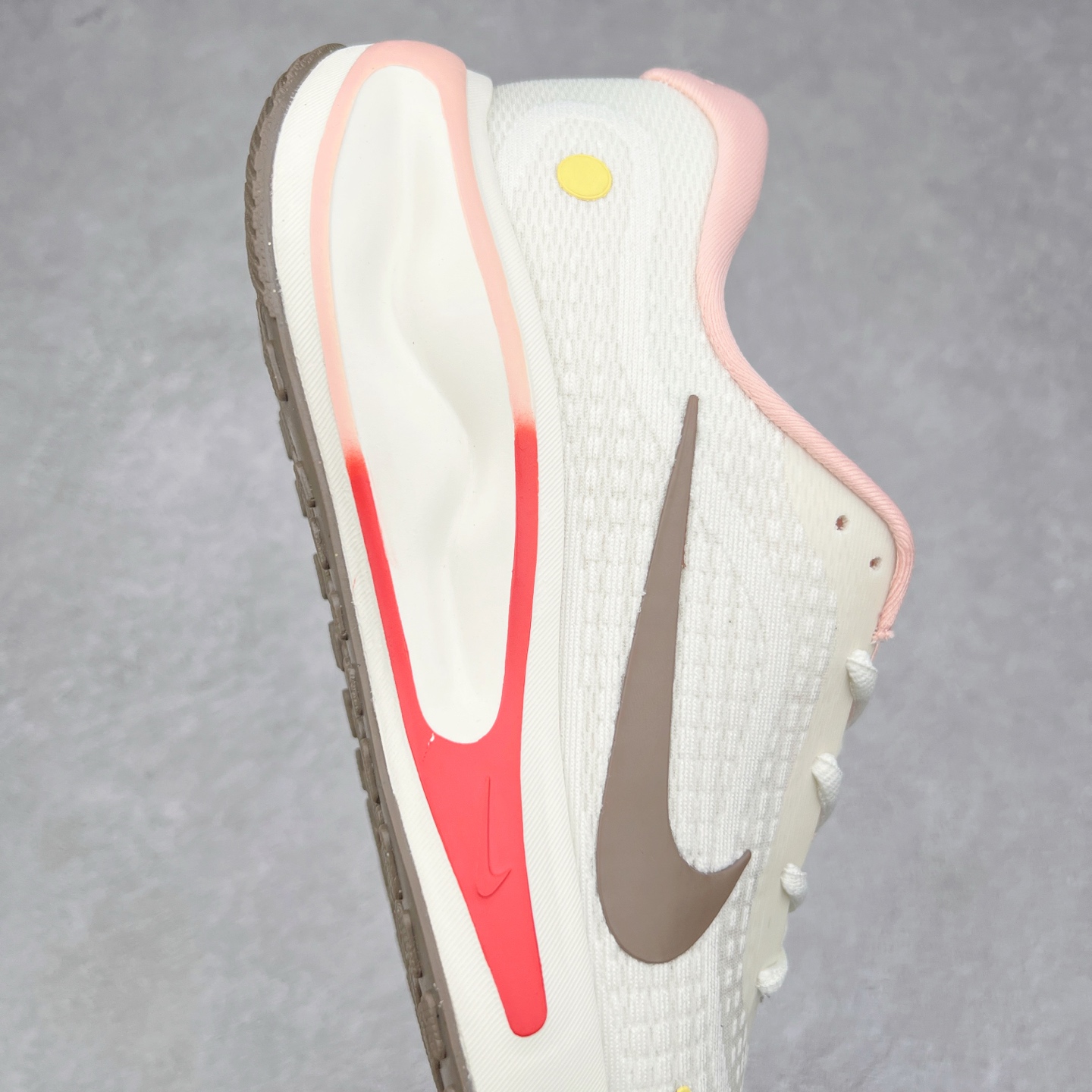 图片[6]-＃纯原福利 NK Journey Run 旅程慢跑系列低帮轻质缓震休闲运动公路跑步鞋 采用科技织法轻盈织物合成鞋面材质 搭载柔软厚实ComfiRide 泡绵缓震组合外置防滑耐磨橡胶底片 穿上 Journey Run 公路跑步鞋 尽情畅跑 享受每一步的风景 搭载柔软厚实的 ComfiRide 泡绵缓震配置 助你征服充满挑战的路面 大步流星 微笑前行 该鞋款舒适非凡 让你爱不释脚 尺码：35.5 36 36.5 37.5 38 38.5 39 40 40.5 41 42 42.5 43 44 44.5 45-选品中心