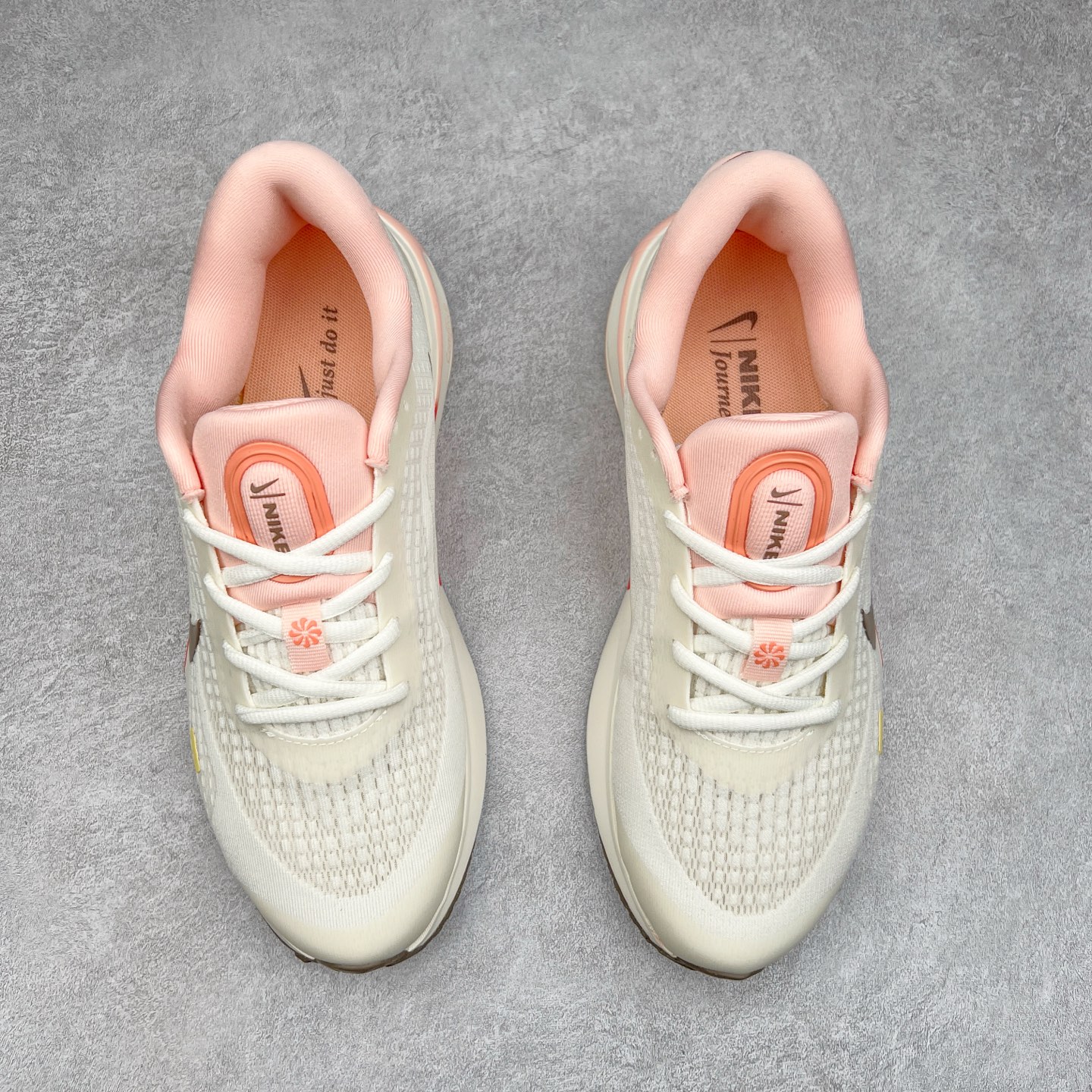 图片[2]-＃纯原福利 NK Journey Run 旅程慢跑系列低帮轻质缓震休闲运动公路跑步鞋 采用科技织法轻盈织物合成鞋面材质 搭载柔软厚实ComfiRide 泡绵缓震组合外置防滑耐磨橡胶底片 穿上 Journey Run 公路跑步鞋 尽情畅跑 享受每一步的风景 搭载柔软厚实的 ComfiRide 泡绵缓震配置 助你征服充满挑战的路面 大步流星 微笑前行 该鞋款舒适非凡 让你爱不释脚 尺码：35.5 36 36.5 37.5 38 38.5 39 40 40.5 41 42 42.5 43 44 44.5 45-选品中心