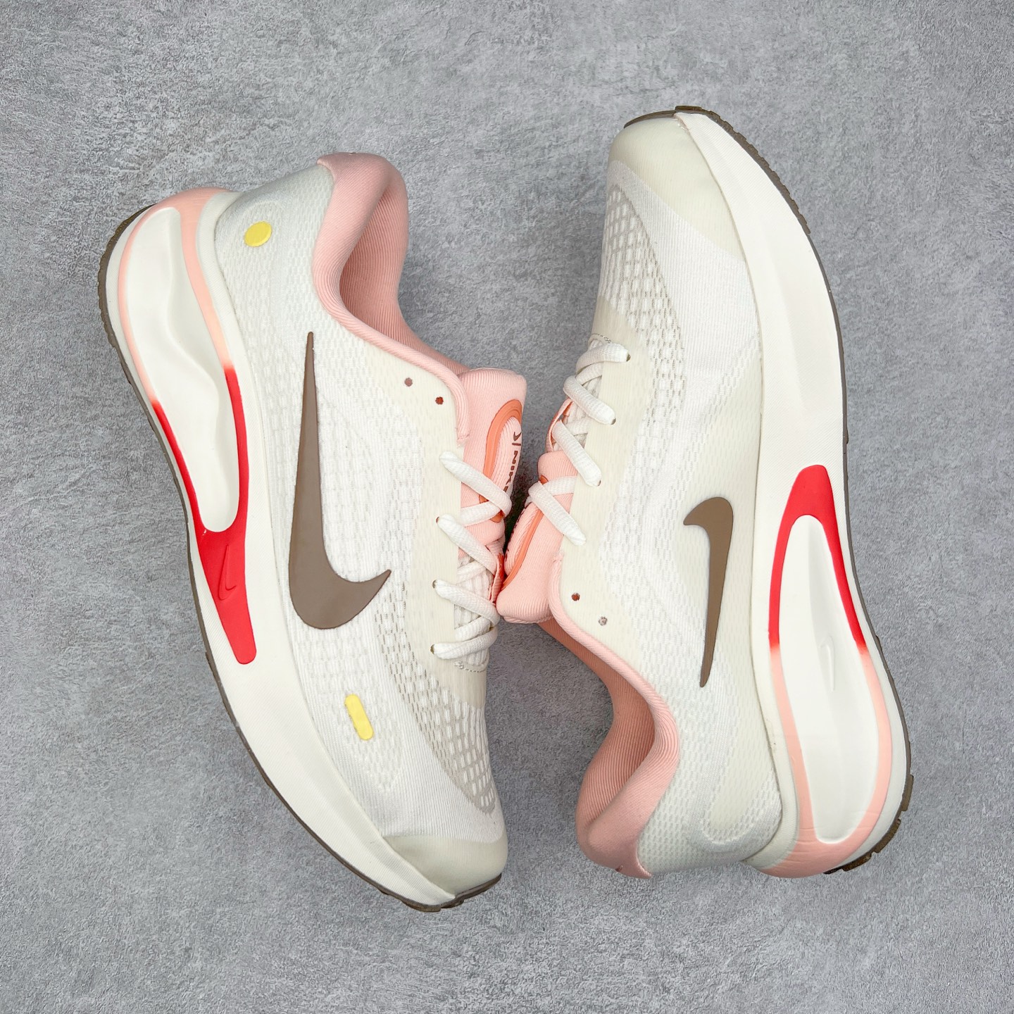 图片[3]-＃纯原福利 NK Journey Run 旅程慢跑系列低帮轻质缓震休闲运动公路跑步鞋 采用科技织法轻盈织物合成鞋面材质 搭载柔软厚实ComfiRide 泡绵缓震组合外置防滑耐磨橡胶底片 穿上 Journey Run 公路跑步鞋 尽情畅跑 享受每一步的风景 搭载柔软厚实的 ComfiRide 泡绵缓震配置 助你征服充满挑战的路面 大步流星 微笑前行 该鞋款舒适非凡 让你爱不释脚 尺码：35.5 36 36.5 37.5 38 38.5 39 40 40.5 41 42 42.5 43 44 44.5 45-选品中心