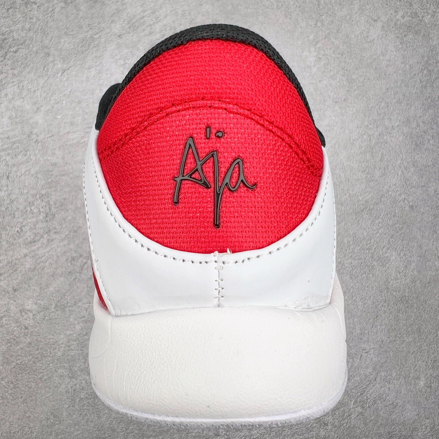 图片[8]-Nike A\’One 舒适百搭防滑耐磨低帮篮球鞋 FZ8605-606 鞋款的主人正是当今 WNBA 现役第一人阿贾·威尔逊。鞋款被命名为 Nike A’One，结合了代目和阿贾的名字，显得十分巧妙。这双鞋历经两年多的精心研发，采用先进的 Cushlon ST2 泡棉技术，提供灵敏的缓震性能，并对抓地力进行了全面革新，确保运动员在球场上能够平稳、迅速地移动。透气网眼鞋面为运动员提供了顶级的支撑效果，非常适合那些勇于挑战极限的球场勇士。尺码：40 40.5 41 42 42.5 43 44 44.5 45 46-选品中心