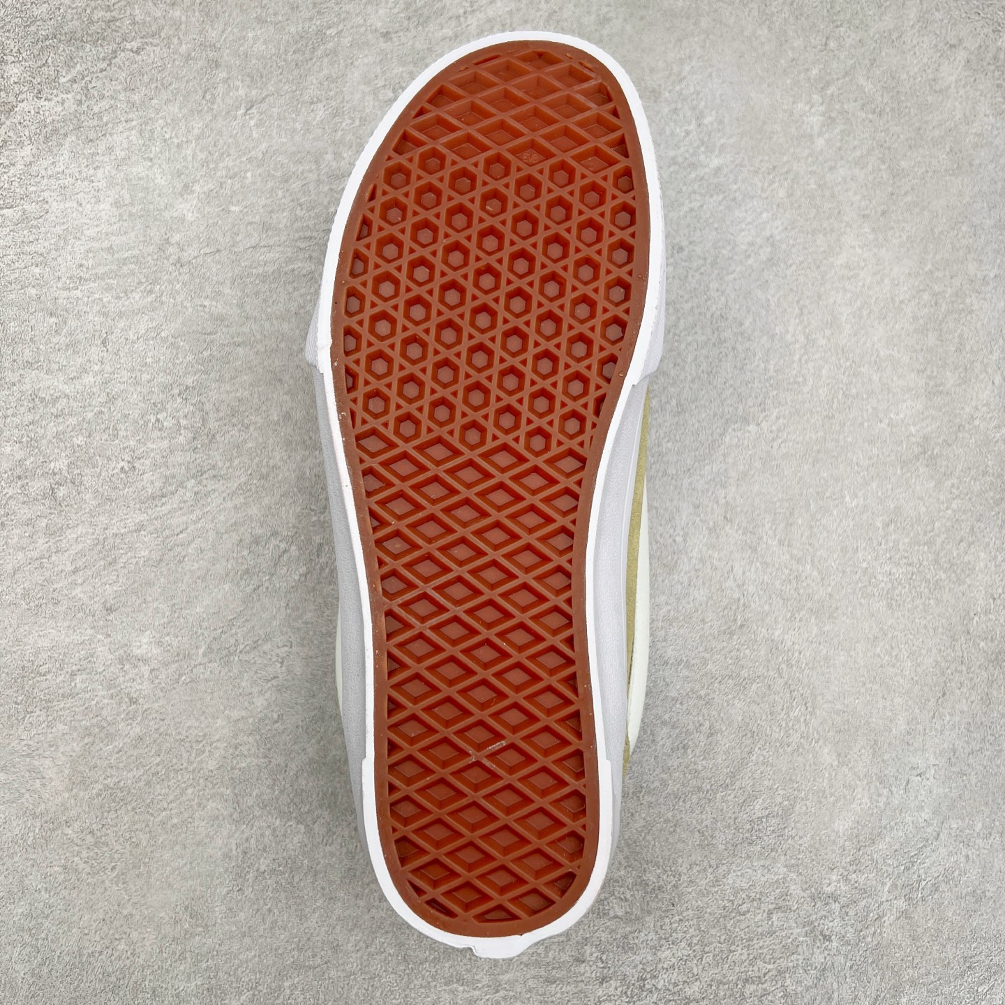 图片[9]-Vans Knu Skool 奶黄色 官方新款 复古休闲胖胖面包鞋 肥胖版大LOGO原版全皮猪八面料 尺码：35 36 36.5 37 38 38.5 39 40 40.5 41 42 42.5 43 44 工艺：硫化1：1（重量1：1、真标、原钢印、材质标、鞋型标、合格证）-选品中心