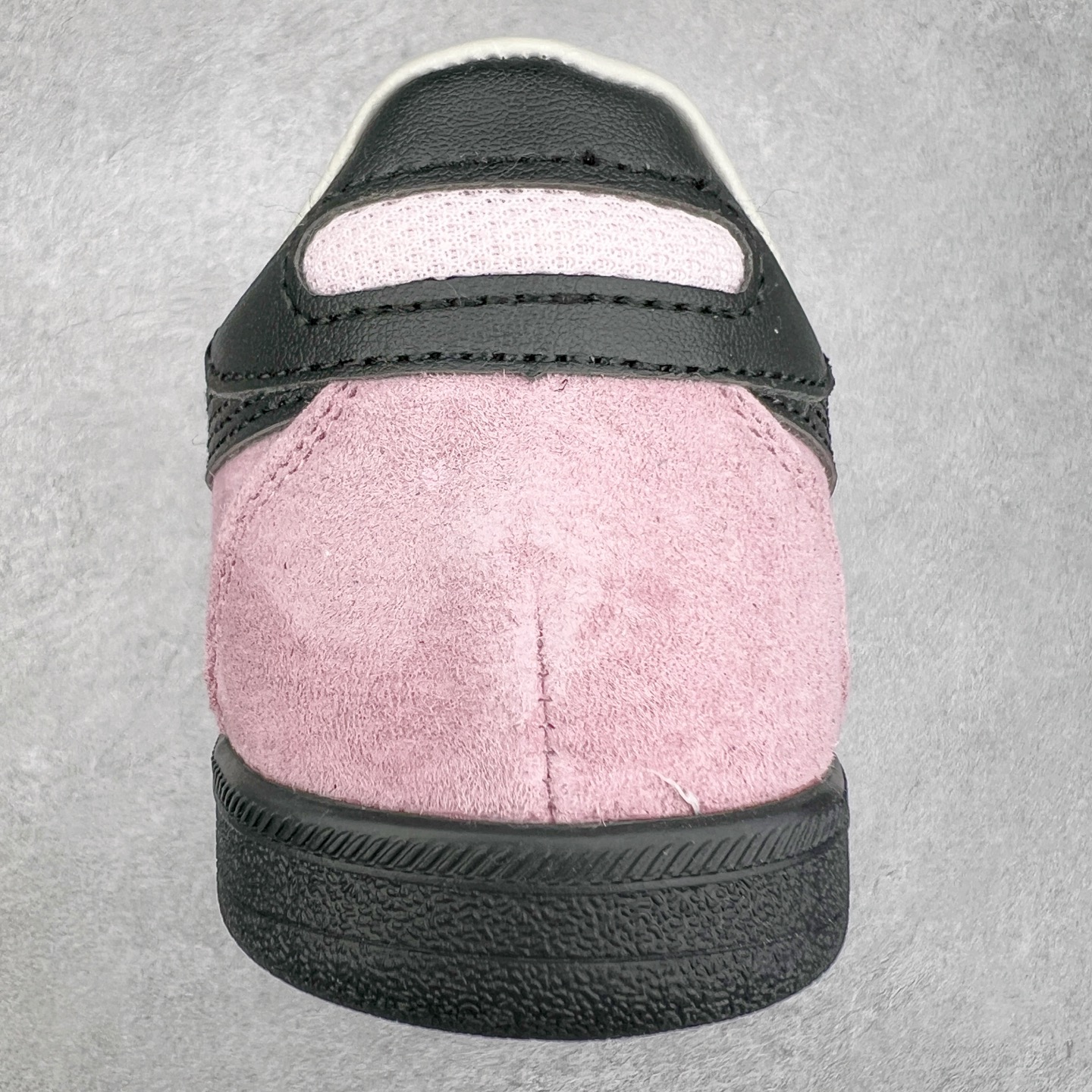 图片[8]-＃特价福利 Asics Onitsuka Tige TOKUTEN 亚瑟士鬼冢虎男女士复古跑鞋街拍潮鞋低帮板鞋经典款中性复古运动鞋 轻盈舒适 时尚与复古与一体 轻盈的款式 适合夏天~简单的设定配合修长的线条 全鞋身均以麖皮打造 散发着日本新一代的潮流品味 无论配衬任何造型都能胜任 Tokuten 精神来自80年代的室内用鞋 T-TOE前足补强设计 环状中底底部结构 橡胶大底元素 防滑耐磨的同时保持着鞋子的轻盈 并提供良好牵引力 脚感柔软舒适 长时间行走也不会觉得脚部不适 经典复刻款 休闲百搭 中性款男女都可穿 尺码：36 37 37.5 38 39 40.5 41.5 42 42.5 43.5 44 45-选品中心