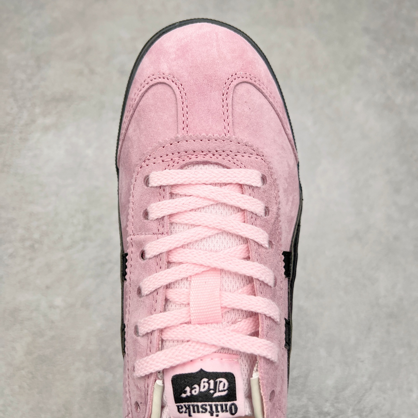 图片[4]-＃特价福利 Asics Onitsuka Tige TOKUTEN 亚瑟士鬼冢虎男女士复古跑鞋街拍潮鞋低帮板鞋经典款中性复古运动鞋 轻盈舒适 时尚与复古与一体 轻盈的款式 适合夏天~简单的设定配合修长的线条 全鞋身均以麖皮打造 散发着日本新一代的潮流品味 无论配衬任何造型都能胜任 Tokuten 精神来自80年代的室内用鞋 T-TOE前足补强设计 环状中底底部结构 橡胶大底元素 防滑耐磨的同时保持着鞋子的轻盈 并提供良好牵引力 脚感柔软舒适 长时间行走也不会觉得脚部不适 经典复刻款 休闲百搭 中性款男女都可穿 尺码：36 37 37.5 38 39 40.5 41.5 42 42.5 43.5 44 45-选品中心