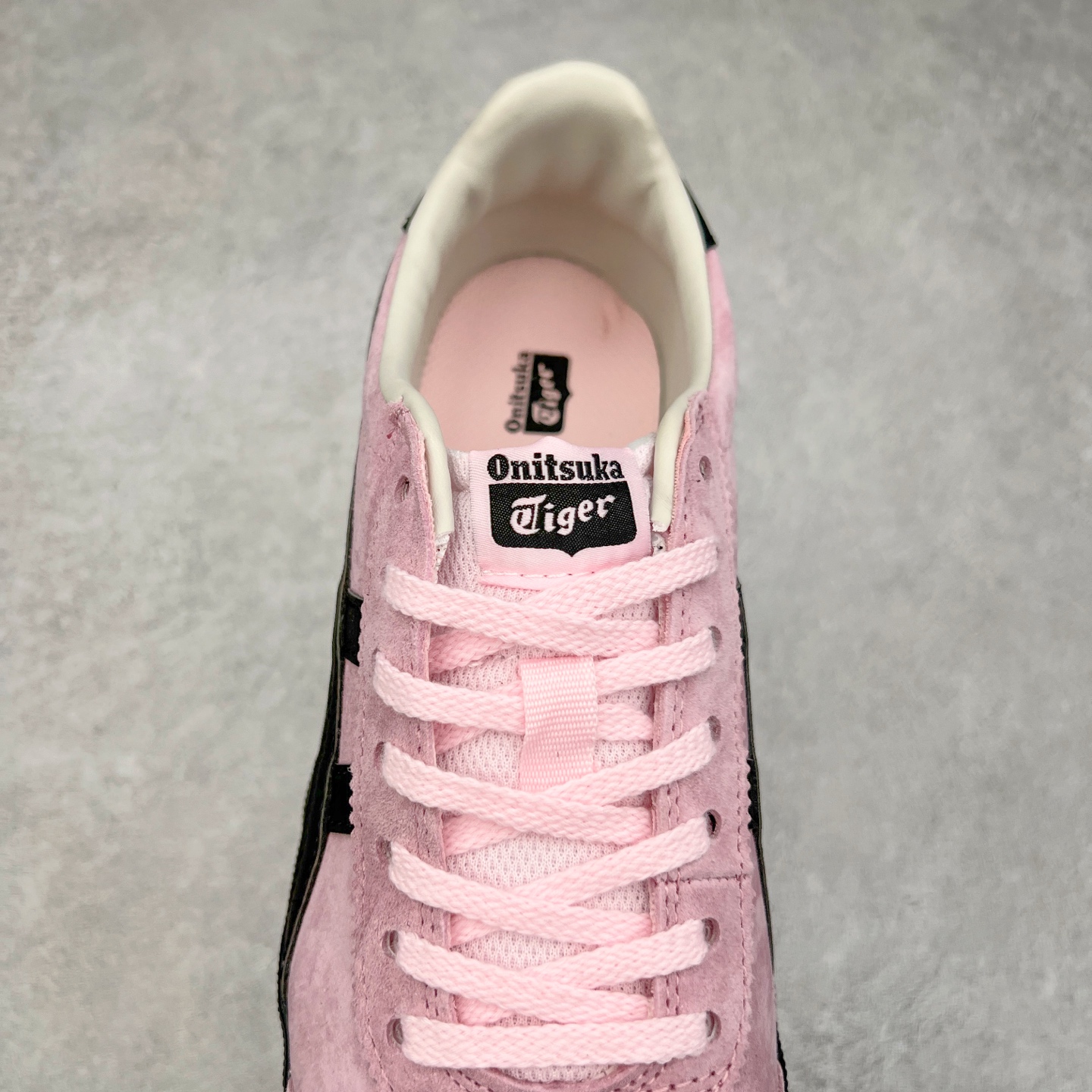 图片[5]-＃特价福利 Asics Onitsuka Tige TOKUTEN 亚瑟士鬼冢虎男女士复古跑鞋街拍潮鞋低帮板鞋经典款中性复古运动鞋 轻盈舒适 时尚与复古与一体 轻盈的款式 适合夏天~简单的设定配合修长的线条 全鞋身均以麖皮打造 散发着日本新一代的潮流品味 无论配衬任何造型都能胜任 Tokuten 精神来自80年代的室内用鞋 T-TOE前足补强设计 环状中底底部结构 橡胶大底元素 防滑耐磨的同时保持着鞋子的轻盈 并提供良好牵引力 脚感柔软舒适 长时间行走也不会觉得脚部不适 经典复刻款 休闲百搭 中性款男女都可穿 尺码：36 37 37.5 38 39 40.5 41.5 42 42.5 43.5 44 45-选品中心