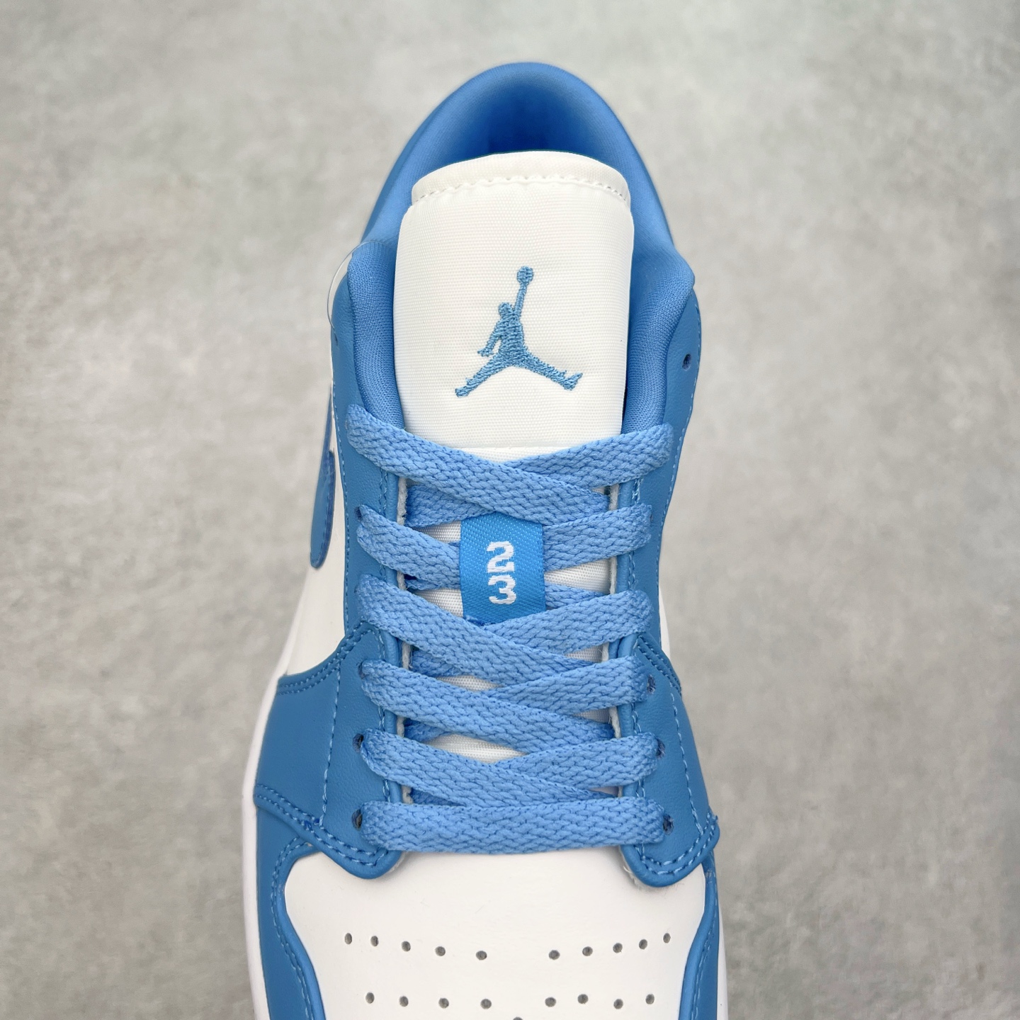 图片[5]-＃福利特价 Air Jordan AJ1 Low 低帮系列 百分百全新货品 零氧化发霉 给足利润空间操作 超乎所想的高性价比 原装楦头纸板开发 完美鞋型 超高清洁度 鞋型不臃肿别扭 原厂内置全掌气垫 A模大底 鞋舌AJ原厂专用牛津布 AJ专用反口珍珠布 原厂无杂质高弹内里海棉 特殊封边弹力鞋带 原鞋开模 拒绝公底 购置公司同步原材料 都有细节原汁原味 忠于原版 尺码：36 36.5 37.5 38 38.5 39 40 40.5 41 42 42.5 43 44 44.5 45 46-选品中心