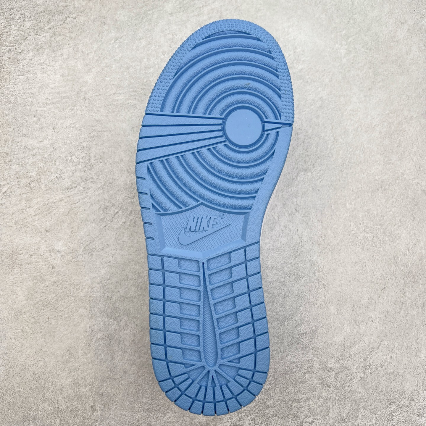 图片[9]-＃福利特价 Air Jordan AJ1 Low 低帮系列 百分百全新货品 零氧化发霉 给足利润空间操作 超乎所想的高性价比 原装楦头纸板开发 完美鞋型 超高清洁度 鞋型不臃肿别扭 原厂内置全掌气垫 A模大底 鞋舌AJ原厂专用牛津布 AJ专用反口珍珠布 原厂无杂质高弹内里海棉 特殊封边弹力鞋带 原鞋开模 拒绝公底 购置公司同步原材料 都有细节原汁原味 忠于原版 尺码：36 36.5 37.5 38 38.5 39 40 40.5 41 42 42.5 43 44 44.5 45 46-选品中心