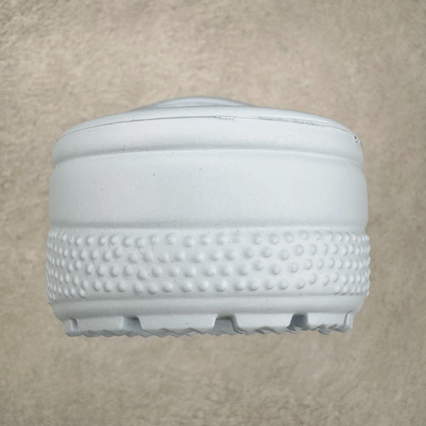 图片[8]-＃DG莞产 Crocs Classic Clog 卡骆驰经典简约休闲沙滩洞洞拖鞋凉鞋 透明防水袋包装 注意配件需单独购买 超轻Croslite专利材料打造 鞋面更加耐用易清洗 该鞋款轻盈舒适 2002年 经典克骆格诞生 秉承外形简单 穿着舒适的初衷 不断为消费者带来舒适的穿着体验 穿出“趣”味 鞋面洞洞可搭彰显个性的智必星 一鞋两穿 可调节式后跟带增添鞋身的稳固性能 放前面变成愜意舒适的凉拖 放后面行走跑跳更加稳妥 Croslite ™材料 封闭式细胞树脂 能够在体温作用下自动变形以适应脚部形状 涉水性优秀的同时易于清洁 抓地力强 不易打滑 Crocs的核心理念：轻便 灵活 全方位的舒适感 同步官方尺码：M4（36-37） M5（37-38）M6（38-39）M7（39-40）M8（41-42）M9（42-43）M10（43-44）M11（45-46）-选品中心