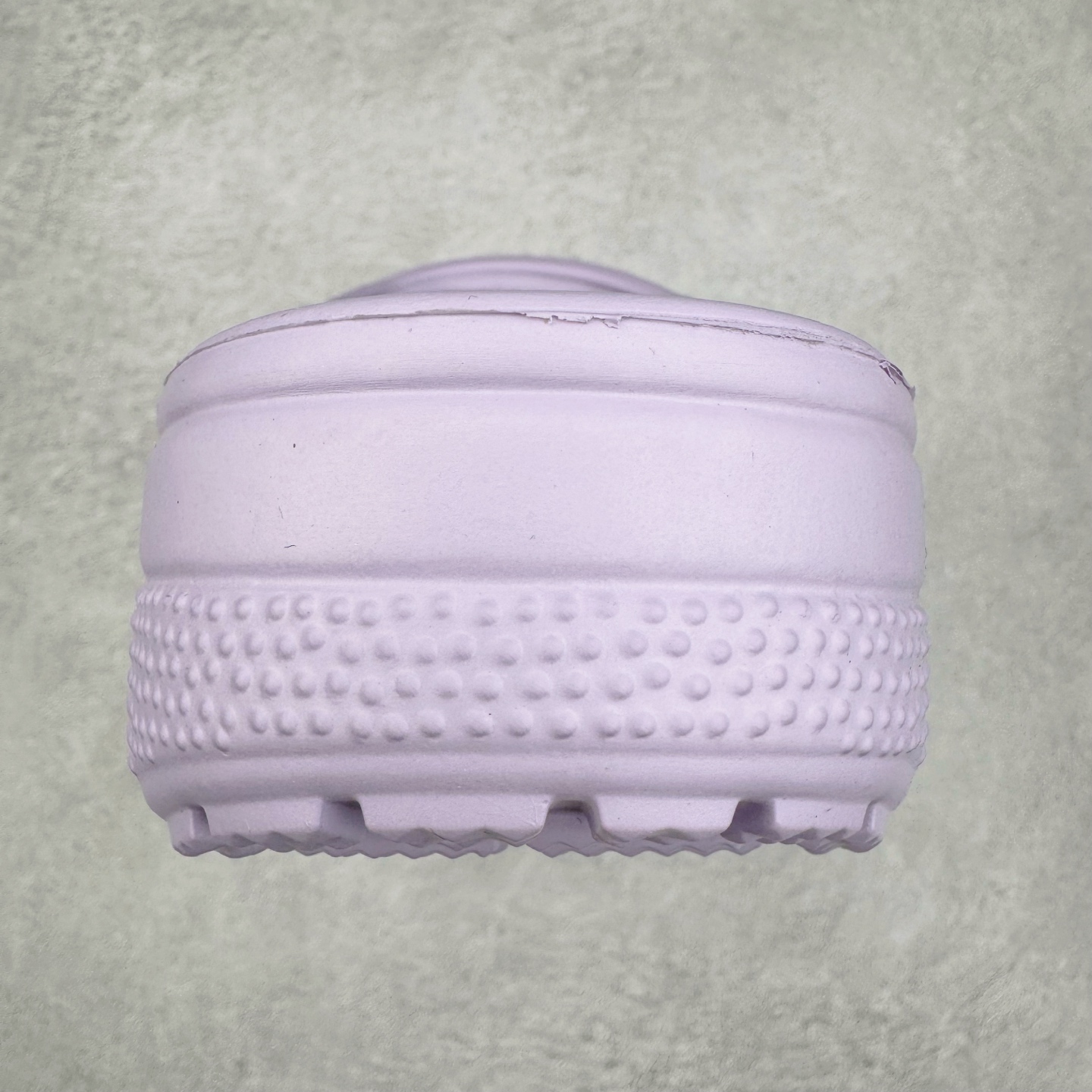 图片[8]-＃DG莞产 Crocs Classic Clog 卡骆驰经典简约休闲沙滩洞洞拖鞋凉鞋 透明防水袋包装 注意配件需单独购买 超轻Croslite专利材料打造 鞋面更加耐用易清洗 该鞋款轻盈舒适 2002年 经典克骆格诞生 秉承外形简单 穿着舒适的初衷 不断为消费者带来舒适的穿着体验 穿出“趣”味 鞋面洞洞可搭彰显个性的智必星 一鞋两穿 可调节式后跟带增添鞋身的稳固性能 放前面变成愜意舒适的凉拖 放后面行走跑跳更加稳妥 Croslite ™材料 封闭式细胞树脂 能够在体温作用下自动变形以适应脚部形状 涉水性优秀的同时易于清洁 抓地力强 不易打滑 Crocs的核心理念：轻便 灵活 全方位的舒适感 同步官方尺码：M4（36-37） M5（37-38）M6（38-39）M7（39-40）M8（41-42）M9（42-43）M10（43-44）M11（45-46）-选品中心