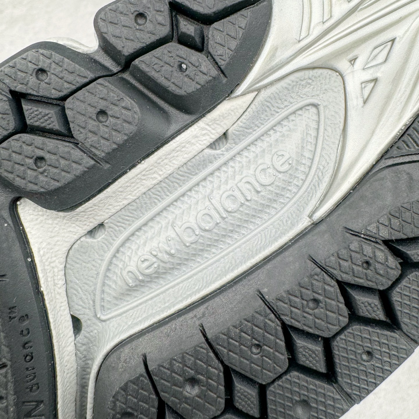 图片[10]-＃M纯原 New Balance M2002RHG NB新百伦潮流复古织物皮革减震防滑耐磨轻便低帮跑步鞋 元祖灰 原档数据独立私模大底 唯一正确六层组合大底 RB前软后硬 百分百还原原鞋脚感 基于市场现有版本全新升级调整 NB市场最强产物 全网最全配色加持 全套原楦原纸板原厂数据开发 全鞋电脑针车加持 原厂网布 原装进口头层翻毛皮料正确绒感卡色 正确中底拉帮中底网布细节 一比一手工擦旧效果 冲裁组合 匠心打造 耗时两个月开发完成 工艺极其复杂难度可想而知 高端零售专供产物 尺码：36 37 37.5 38 38.5 39.5 40 40.5 41.5 42 42.5 43 44 44.5 45 45.5 46.5 47-选品中心