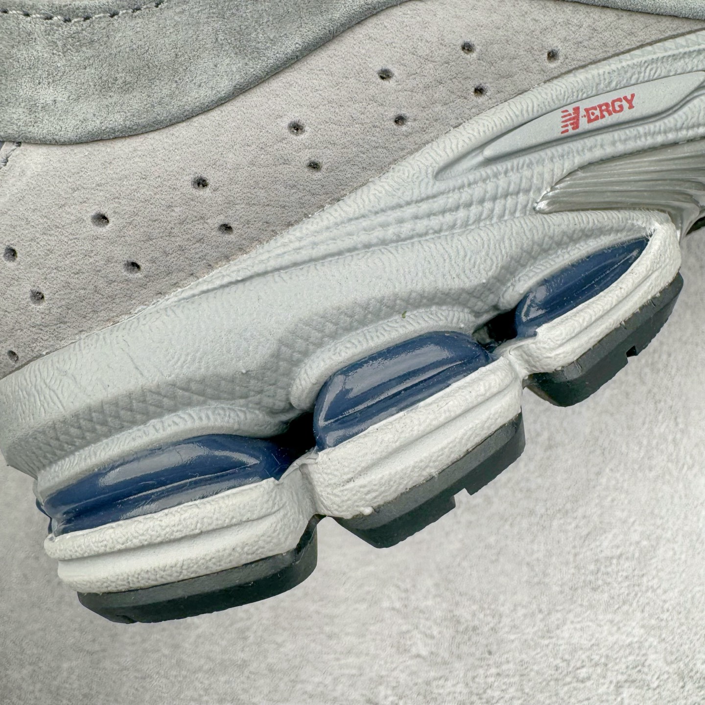 图片[17]-＃M纯原 New Balance M2002RHG NB新百伦潮流复古织物皮革减震防滑耐磨轻便低帮跑步鞋 元祖灰 原档数据独立私模大底 唯一正确六层组合大底 RB前软后硬 百分百还原原鞋脚感 基于市场现有版本全新升级调整 NB市场最强产物 全网最全配色加持 全套原楦原纸板原厂数据开发 全鞋电脑针车加持 原厂网布 原装进口头层翻毛皮料正确绒感卡色 正确中底拉帮中底网布细节 一比一手工擦旧效果 冲裁组合 匠心打造 耗时两个月开发完成 工艺极其复杂难度可想而知 高端零售专供产物 尺码：36 37 37.5 38 38.5 39.5 40 40.5 41.5 42 42.5 43 44 44.5 45 45.5 46.5 47-选品中心