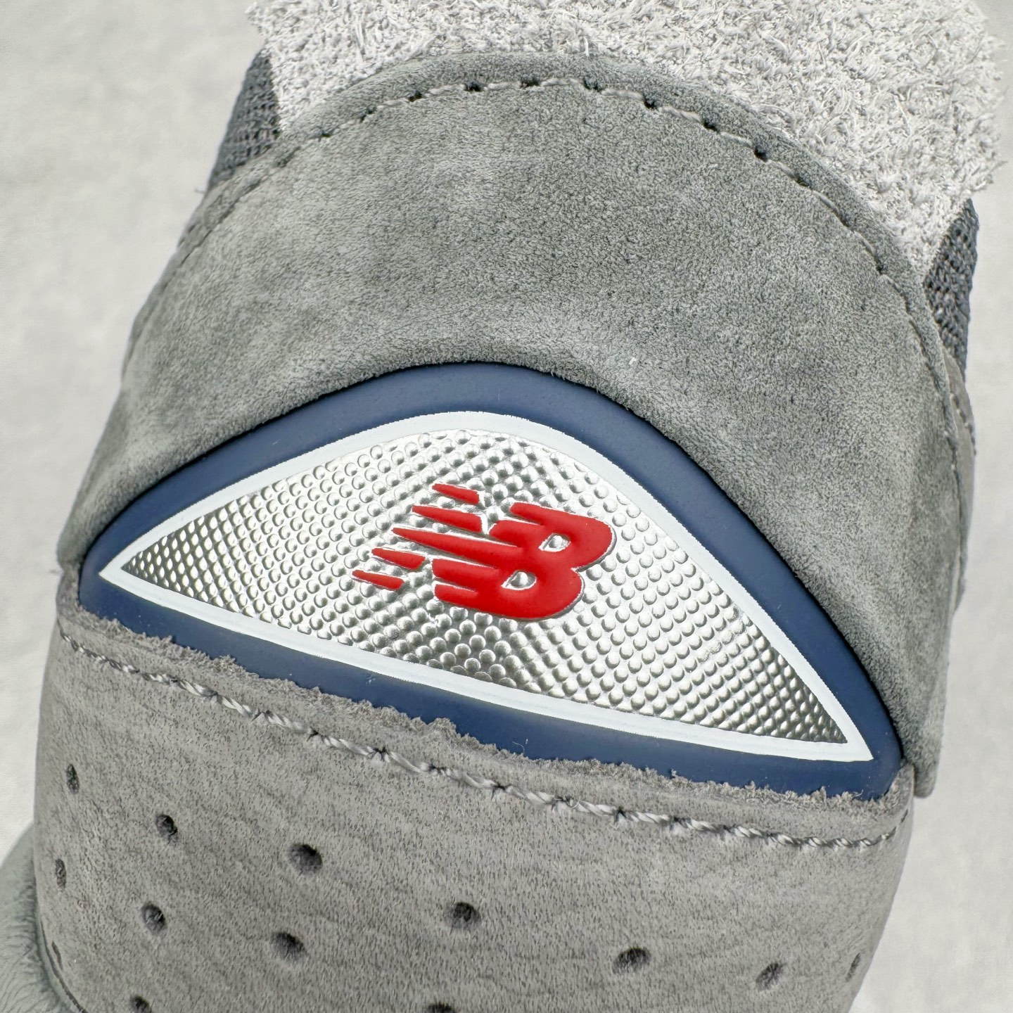 图片[15]-＃M纯原 New Balance M2002RHG NB新百伦潮流复古织物皮革减震防滑耐磨轻便低帮跑步鞋 元祖灰 原档数据独立私模大底 唯一正确六层组合大底 RB前软后硬 百分百还原原鞋脚感 基于市场现有版本全新升级调整 NB市场最强产物 全网最全配色加持 全套原楦原纸板原厂数据开发 全鞋电脑针车加持 原厂网布 原装进口头层翻毛皮料正确绒感卡色 正确中底拉帮中底网布细节 一比一手工擦旧效果 冲裁组合 匠心打造 耗时两个月开发完成 工艺极其复杂难度可想而知 高端零售专供产物 尺码：36 37 37.5 38 38.5 39.5 40 40.5 41.5 42 42.5 43 44 44.5 45 45.5 46.5 47-选品中心