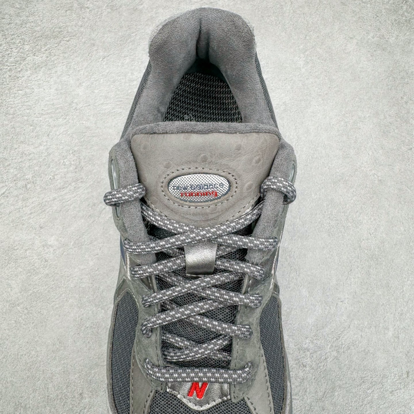 图片[5]-＃M纯原 New Balance M2002RHG NB新百伦潮流复古织物皮革减震防滑耐磨轻便低帮跑步鞋 元祖灰 原档数据独立私模大底 唯一正确六层组合大底 RB前软后硬 百分百还原原鞋脚感 基于市场现有版本全新升级调整 NB市场最强产物 全网最全配色加持 全套原楦原纸板原厂数据开发 全鞋电脑针车加持 原厂网布 原装进口头层翻毛皮料正确绒感卡色 正确中底拉帮中底网布细节 一比一手工擦旧效果 冲裁组合 匠心打造 耗时两个月开发完成 工艺极其复杂难度可想而知 高端零售专供产物 尺码：36 37 37.5 38 38.5 39.5 40 40.5 41.5 42 42.5 43 44 44.5 45 45.5 46.5 47-选品中心