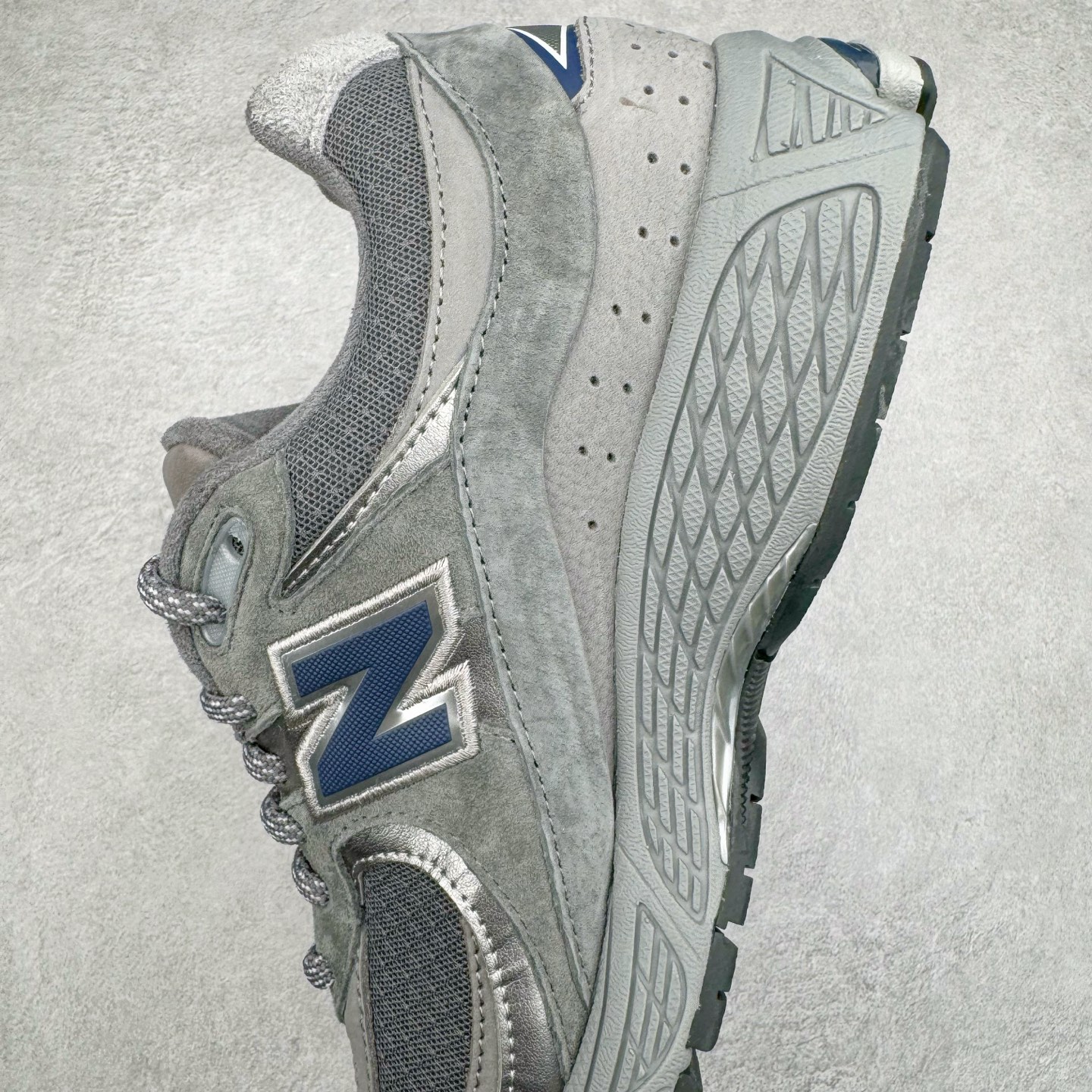 图片[7]-＃M纯原 New Balance M2002RHG NB新百伦潮流复古织物皮革减震防滑耐磨轻便低帮跑步鞋 元祖灰 原档数据独立私模大底 唯一正确六层组合大底 RB前软后硬 百分百还原原鞋脚感 基于市场现有版本全新升级调整 NB市场最强产物 全网最全配色加持 全套原楦原纸板原厂数据开发 全鞋电脑针车加持 原厂网布 原装进口头层翻毛皮料正确绒感卡色 正确中底拉帮中底网布细节 一比一手工擦旧效果 冲裁组合 匠心打造 耗时两个月开发完成 工艺极其复杂难度可想而知 高端零售专供产物 尺码：36 37 37.5 38 38.5 39.5 40 40.5 41.5 42 42.5 43 44 44.5 45 45.5 46.5 47-选品中心