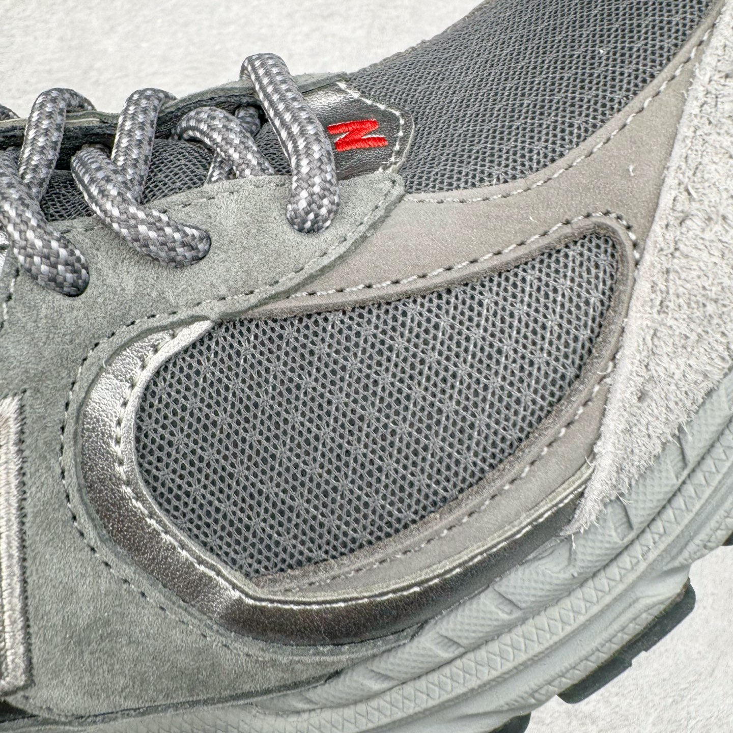 图片[19]-＃M纯原 New Balance M2002RHG NB新百伦潮流复古织物皮革减震防滑耐磨轻便低帮跑步鞋 元祖灰 原档数据独立私模大底 唯一正确六层组合大底 RB前软后硬 百分百还原原鞋脚感 基于市场现有版本全新升级调整 NB市场最强产物 全网最全配色加持 全套原楦原纸板原厂数据开发 全鞋电脑针车加持 原厂网布 原装进口头层翻毛皮料正确绒感卡色 正确中底拉帮中底网布细节 一比一手工擦旧效果 冲裁组合 匠心打造 耗时两个月开发完成 工艺极其复杂难度可想而知 高端零售专供产物 尺码：36 37 37.5 38 38.5 39.5 40 40.5 41.5 42 42.5 43 44 44.5 45 45.5 46.5 47-选品中心