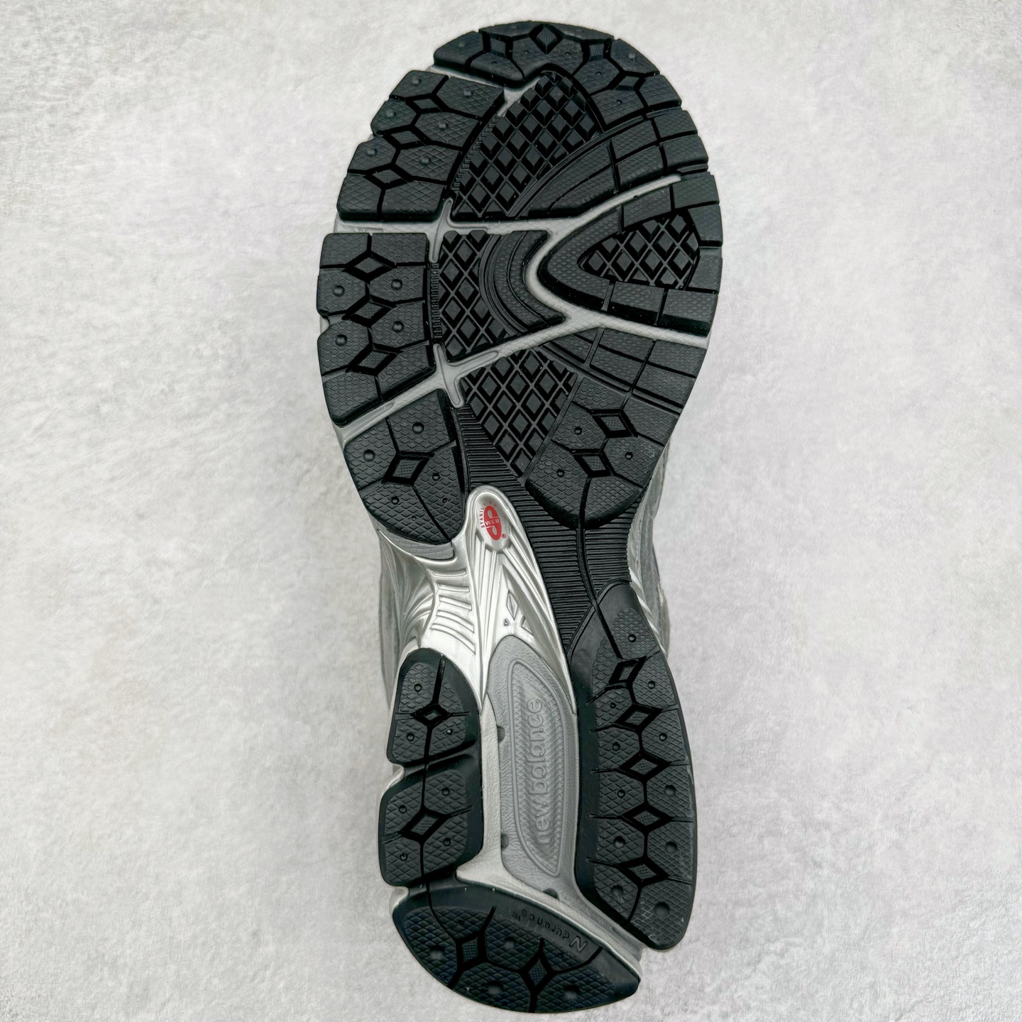 图片[9]-＃M纯原 New Balance M2002RHG NB新百伦潮流复古织物皮革减震防滑耐磨轻便低帮跑步鞋 元祖灰 原档数据独立私模大底 唯一正确六层组合大底 RB前软后硬 百分百还原原鞋脚感 基于市场现有版本全新升级调整 NB市场最强产物 全网最全配色加持 全套原楦原纸板原厂数据开发 全鞋电脑针车加持 原厂网布 原装进口头层翻毛皮料正确绒感卡色 正确中底拉帮中底网布细节 一比一手工擦旧效果 冲裁组合 匠心打造 耗时两个月开发完成 工艺极其复杂难度可想而知 高端零售专供产物 尺码：36 37 37.5 38 38.5 39.5 40 40.5 41.5 42 42.5 43 44 44.5 45 45.5 46.5 47-选品中心