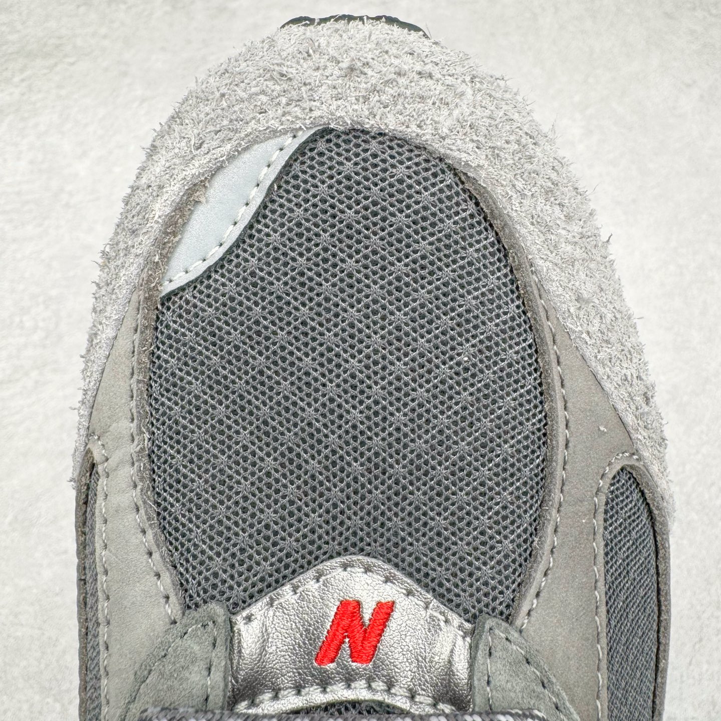 图片[20]-＃M纯原 New Balance M2002RHG NB新百伦潮流复古织物皮革减震防滑耐磨轻便低帮跑步鞋 元祖灰 原档数据独立私模大底 唯一正确六层组合大底 RB前软后硬 百分百还原原鞋脚感 基于市场现有版本全新升级调整 NB市场最强产物 全网最全配色加持 全套原楦原纸板原厂数据开发 全鞋电脑针车加持 原厂网布 原装进口头层翻毛皮料正确绒感卡色 正确中底拉帮中底网布细节 一比一手工擦旧效果 冲裁组合 匠心打造 耗时两个月开发完成 工艺极其复杂难度可想而知 高端零售专供产物 尺码：36 37 37.5 38 38.5 39.5 40 40.5 41.5 42 42.5 43 44 44.5 45 45.5 46.5 47-选品中心