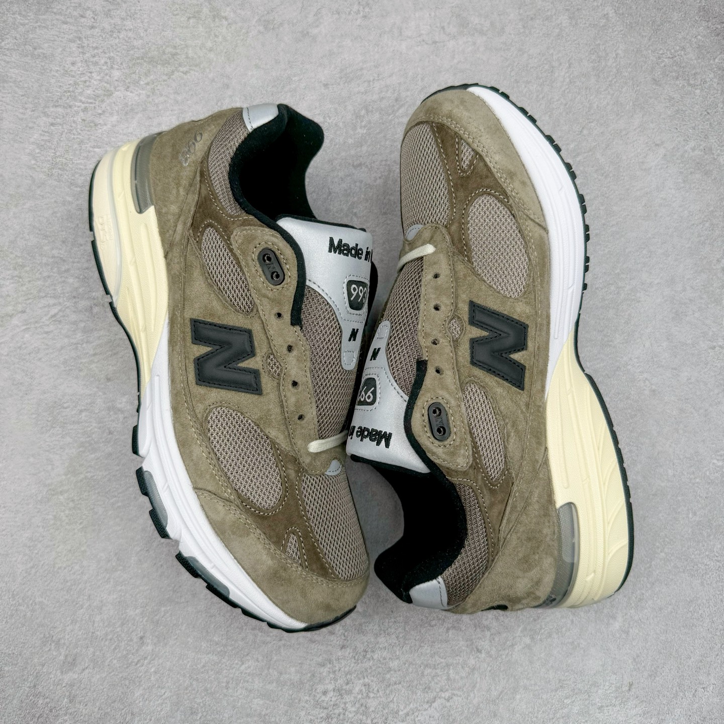 图片[3]-＃总裁 JJJJound x New Balance M993JJ 新百伦NB993联名总统复古慢跑鞋 灰棕 正确3M反光细节 原楦原纸版开发 正确6层组合底模精密开发 后跟透明TPU水晶装饰条稳固 沿用了引以为傲的跑鞋手工技艺 采用猪皮绒面并包裹局部透气网面的鞋身设计 菱网鞋舌上刻有New Balance USA 鞋面依旧身着经典的大热之灰 彰显了其高端的品质身份 尺码：36 37 37.5 38 38.5 39.5 40 40.5 41.5 42 42.5 43 44 44.5 45 45.5 46.5-选品中心