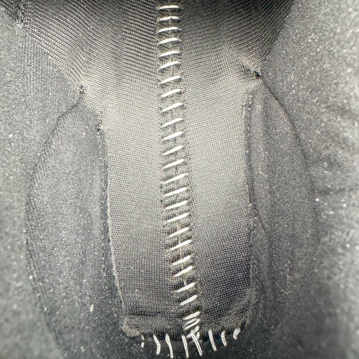 图片[11]-＃总裁 JJJJound x New Balance M993JJ 新百伦NB993联名总统复古慢跑鞋 灰棕 正确3M反光细节 原楦原纸版开发 正确6层组合底模精密开发 后跟透明TPU水晶装饰条稳固 沿用了引以为傲的跑鞋手工技艺 采用猪皮绒面并包裹局部透气网面的鞋身设计 菱网鞋舌上刻有New Balance USA 鞋面依旧身着经典的大热之灰 彰显了其高端的品质身份 尺码：36 37 37.5 38 38.5 39.5 40 40.5 41.5 42 42.5 43 44 44.5 45 45.5 46.5-选品中心