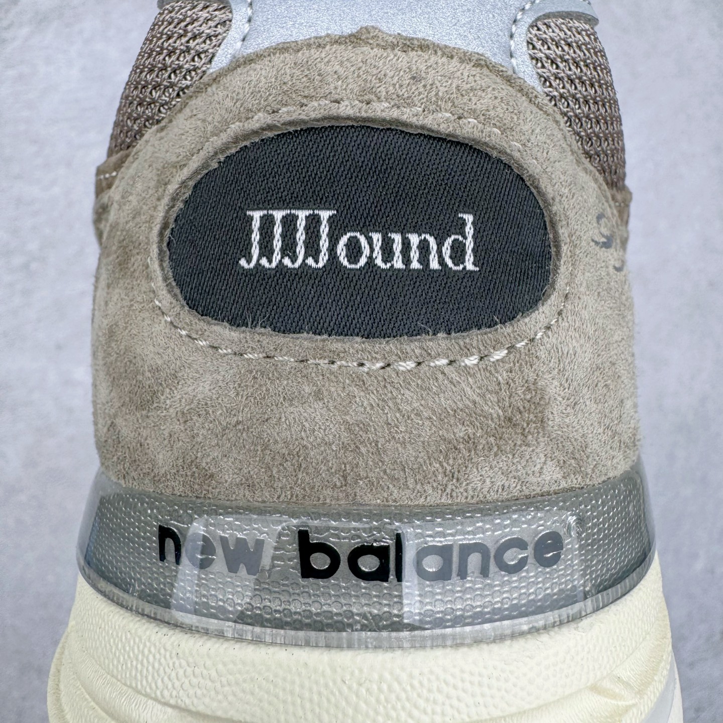 图片[18]-＃总裁 JJJJound x New Balance M993JJ 新百伦NB993联名总统复古慢跑鞋 灰棕 正确3M反光细节 原楦原纸版开发 正确6层组合底模精密开发 后跟透明TPU水晶装饰条稳固 沿用了引以为傲的跑鞋手工技艺 采用猪皮绒面并包裹局部透气网面的鞋身设计 菱网鞋舌上刻有New Balance USA 鞋面依旧身着经典的大热之灰 彰显了其高端的品质身份 尺码：36 37 37.5 38 38.5 39.5 40 40.5 41.5 42 42.5 43 44 44.5 45 45.5 46.5-选品中心