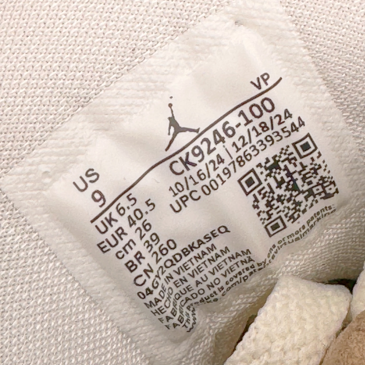 图片[16]-＃F版 Air Jordan AJ3 Retro 白灰 CK9246-100 原楦原纸板开发 确保原汁原味 原厂皮料质感色泽绝无偏差 完美中底拉帮 原厂中底钢印 原档案大底 如假白送 大底纹路 气垫通透度PU的回弹性均百分百还原 原厂电绣鞋舌飞人刺绣针数立体讲究精细欢迎对比正品原鞋 尺码：36 36.5 37.5 38 38.5 39 40 40.5 41 42 42.5 43 44 44.5 45 46 47.5-选品中心