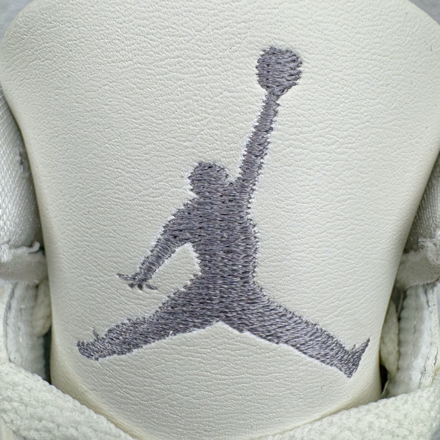 图片[14]-＃F版 Air Jordan AJ3 Retro 白灰 CK9246-100 原楦原纸板开发 确保原汁原味 原厂皮料质感色泽绝无偏差 完美中底拉帮 原厂中底钢印 原档案大底 如假白送 大底纹路 气垫通透度PU的回弹性均百分百还原 原厂电绣鞋舌飞人刺绣针数立体讲究精细欢迎对比正品原鞋 尺码：36 36.5 37.5 38 38.5 39 40 40.5 41 42 42.5 43 44 44.5 45 46 47.5-选品中心