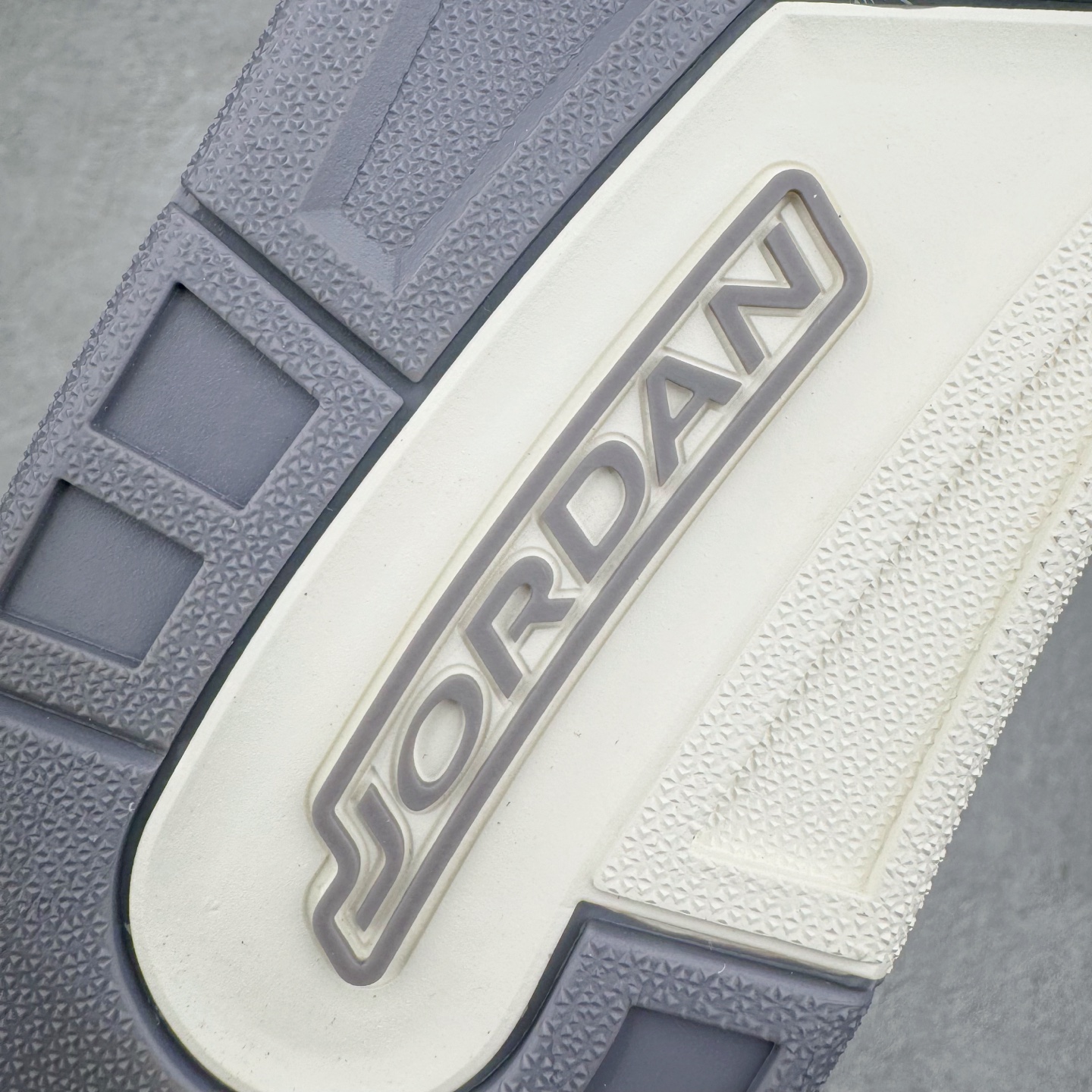 图片[15]-＃F版 Air Jordan AJ3 Retro 白灰 CK9246-100 原楦原纸板开发 确保原汁原味 原厂皮料质感色泽绝无偏差 完美中底拉帮 原厂中底钢印 原档案大底 如假白送 大底纹路 气垫通透度PU的回弹性均百分百还原 原厂电绣鞋舌飞人刺绣针数立体讲究精细欢迎对比正品原鞋 尺码：36 36.5 37.5 38 38.5 39 40 40.5 41 42 42.5 43 44 44.5 45 46 47.5-选品中心