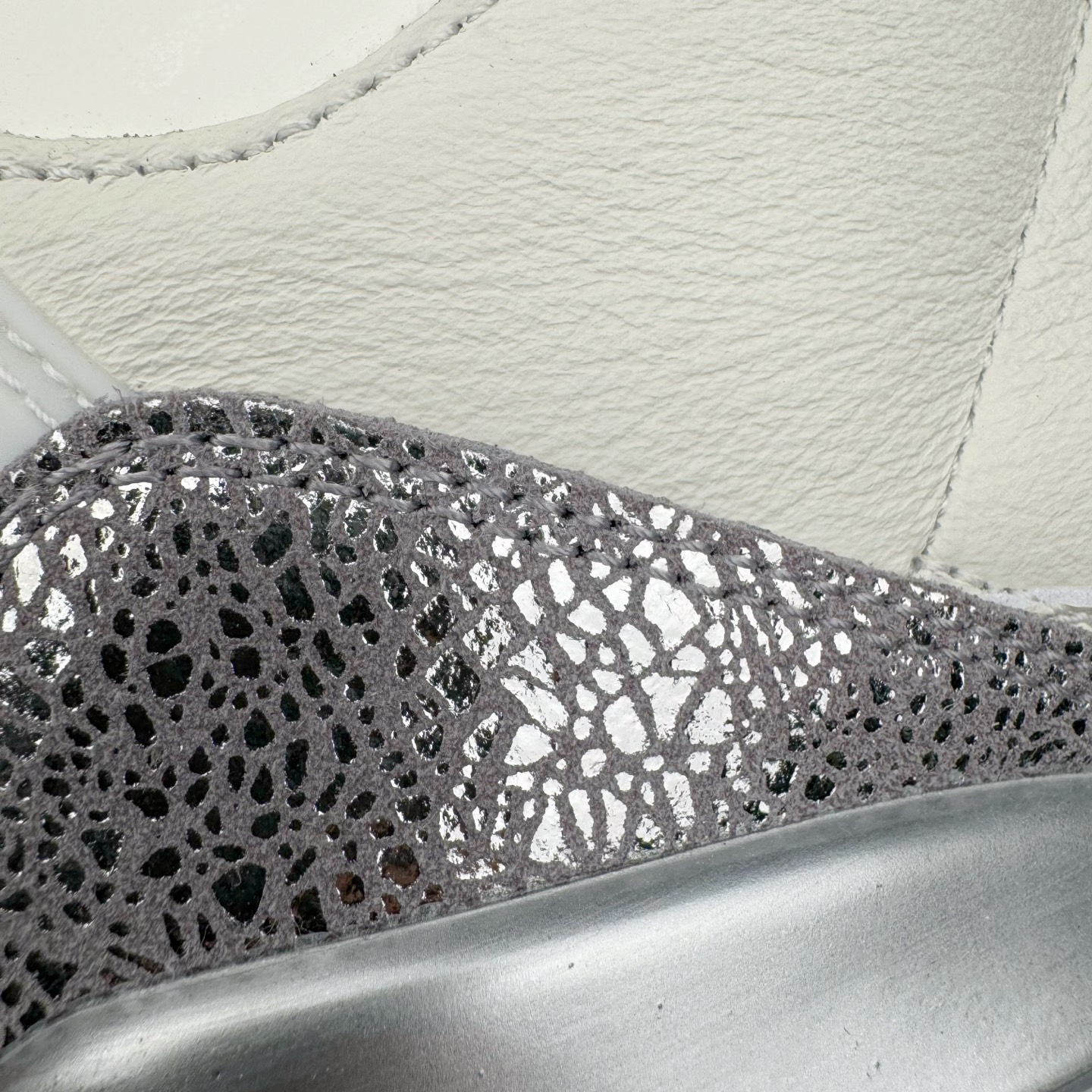 图片[12]-＃F版 Air Jordan AJ3 Retro 白灰 CK9246-100 原楦原纸板开发 确保原汁原味 原厂皮料质感色泽绝无偏差 完美中底拉帮 原厂中底钢印 原档案大底 如假白送 大底纹路 气垫通透度PU的回弹性均百分百还原 原厂电绣鞋舌飞人刺绣针数立体讲究精细欢迎对比正品原鞋 尺码：36 36.5 37.5 38 38.5 39 40 40.5 41 42 42.5 43 44 44.5 45 46 47.5-选品中心