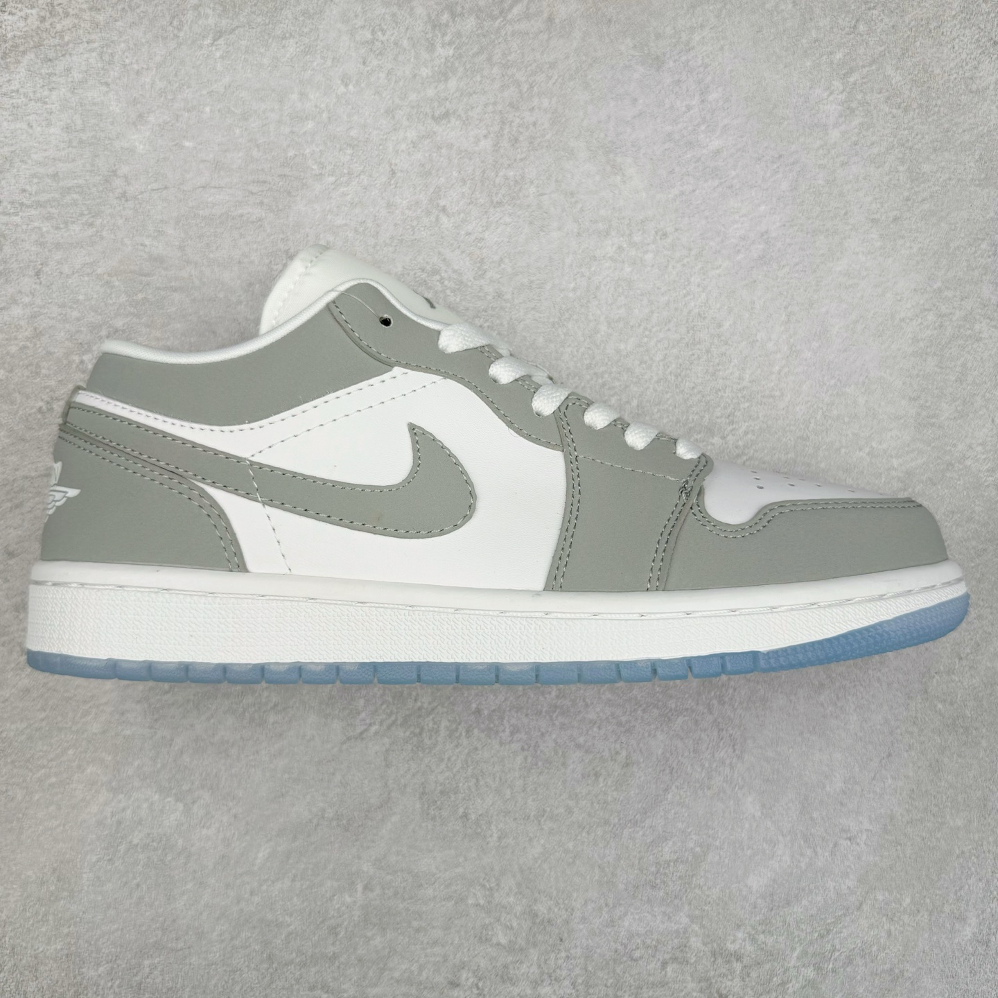 ＃福利特价 Air Jordan AJ1 Low 低帮系列 百分百全新货品 零氧化发霉 给足利润空间操作 超乎所想的高性价比 原装楦头纸板开发 完美鞋型 超高清洁度 鞋型不臃肿别扭 原厂内置全掌气垫 A模大底 鞋舌AJ原厂专用牛津布 AJ专用反口珍珠布 原厂无杂质高弹内里海棉 特殊封边弹力鞋带 原鞋开模 拒绝公底 购置公司同步原材料 都有细节原汁原味 忠于原版 尺码：36 36.5 37.5 38 38.5 39 40 40.5 41 42 42.5 43 44 44.5 45 46-选品中心