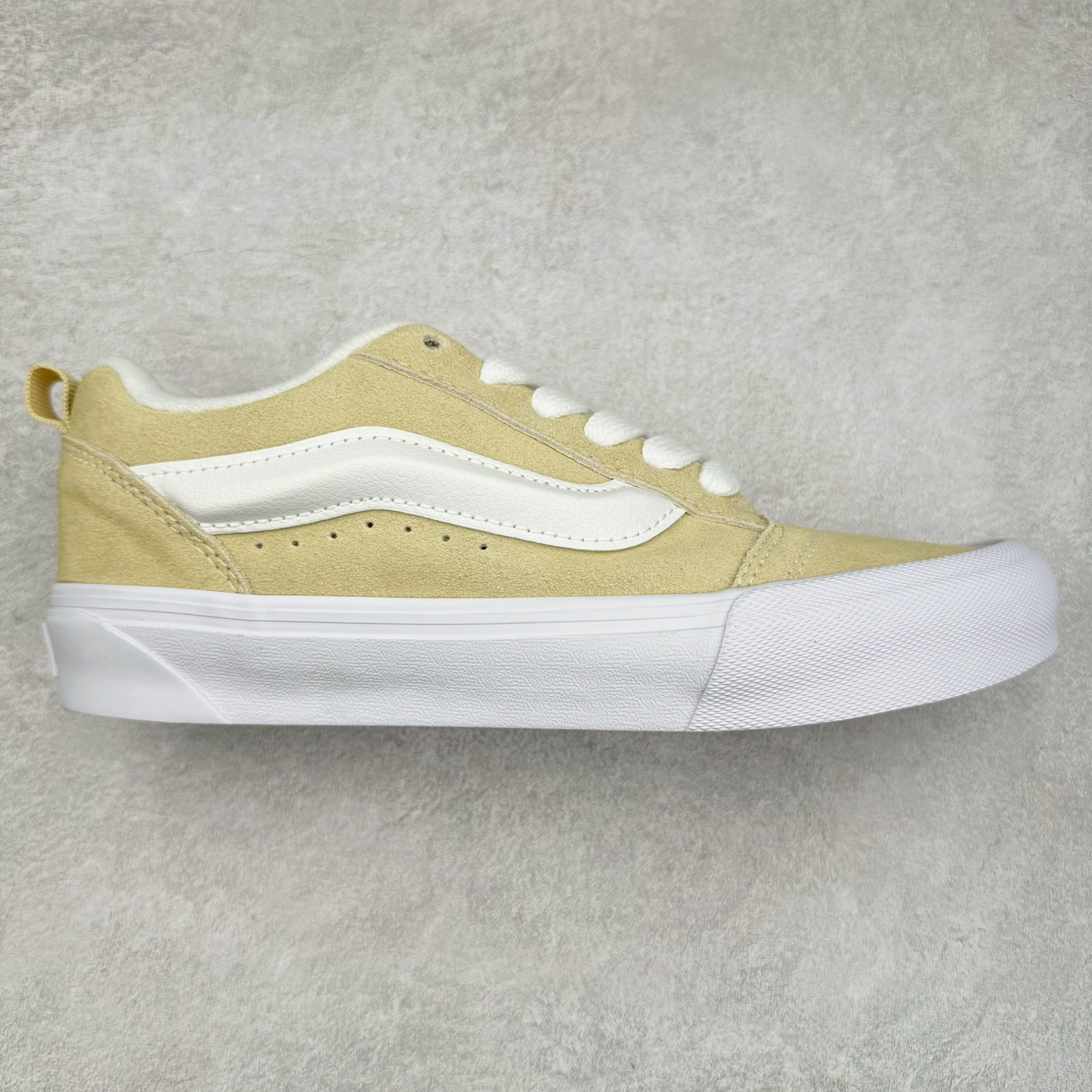 Vans Knu Skool 奶黄色 官方新款 复古休闲胖胖面包鞋 肥胖版大LOGO原版全皮猪八面料 尺码:35 36 36.5 37 38 38.5 39 40 40.5 41 42 42.5 43 44 工艺:硫化1:1(重量1:1、真标、原钢印、材质标、鞋型标、合格证)-选品中心