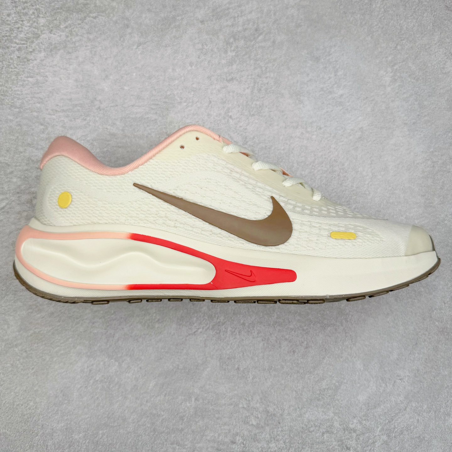 ＃纯原福利 NK Journey Run 旅程慢跑系列低帮轻质缓震休闲运动公路跑步鞋 采用科技织法轻盈织物合成鞋面材质 搭载柔软厚实ComfiRide 泡绵缓震组合外置防滑耐磨橡胶底片 穿上 Journey Run 公路跑步鞋 尽情畅跑 享受每一步的风景 搭载柔软厚实的 ComfiRide 泡绵缓震配置 助你征服充满挑战的路面 大步流星 微笑前行 该鞋款舒适非凡 让你爱不释脚 尺码：35.5 36 36.5 37.5 38 38.5 39 40 40.5 41 42 42.5 43 44 44.5 45-选品中心