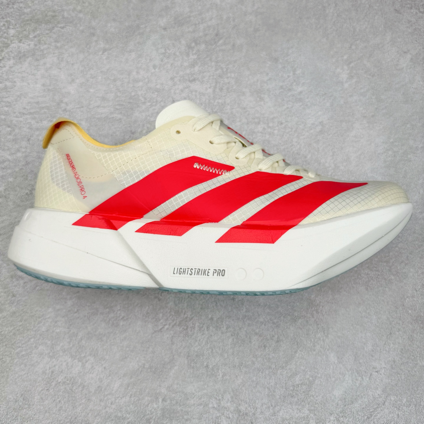 AD Adizero Adios Pro 4 马拉松竞速专业跑鞋 JR4542 CELERMESH针织网面非常轻薄 纤维间的缝隙很大 可以保证跑步时的透气、排汗效果 鞋舌直接与两侧的内衬和鞋底连接在一起 在跑步过程中不会被鞋舌的左右移动所困扰 在标准鞋带孔的基础上再拓宽一组鞋带孔 适合不同脚型的需求 突破性 EnergyRods 技术，有助于跑者实现更好的成绩 中底独特的LIGHTSTRIKE PRO泡棉材质 微弹感觉在跑步过程中给予了良好的支撑体验 对于顶级精英和高水平进阶跑者来说 ADIOS PRO是一双值得信赖的竞速比赛用鞋 尺码：36 36.5 37.5 38 38.5 39 40 40.5 41 42 42.5 43 44 44.5 45-选品中心