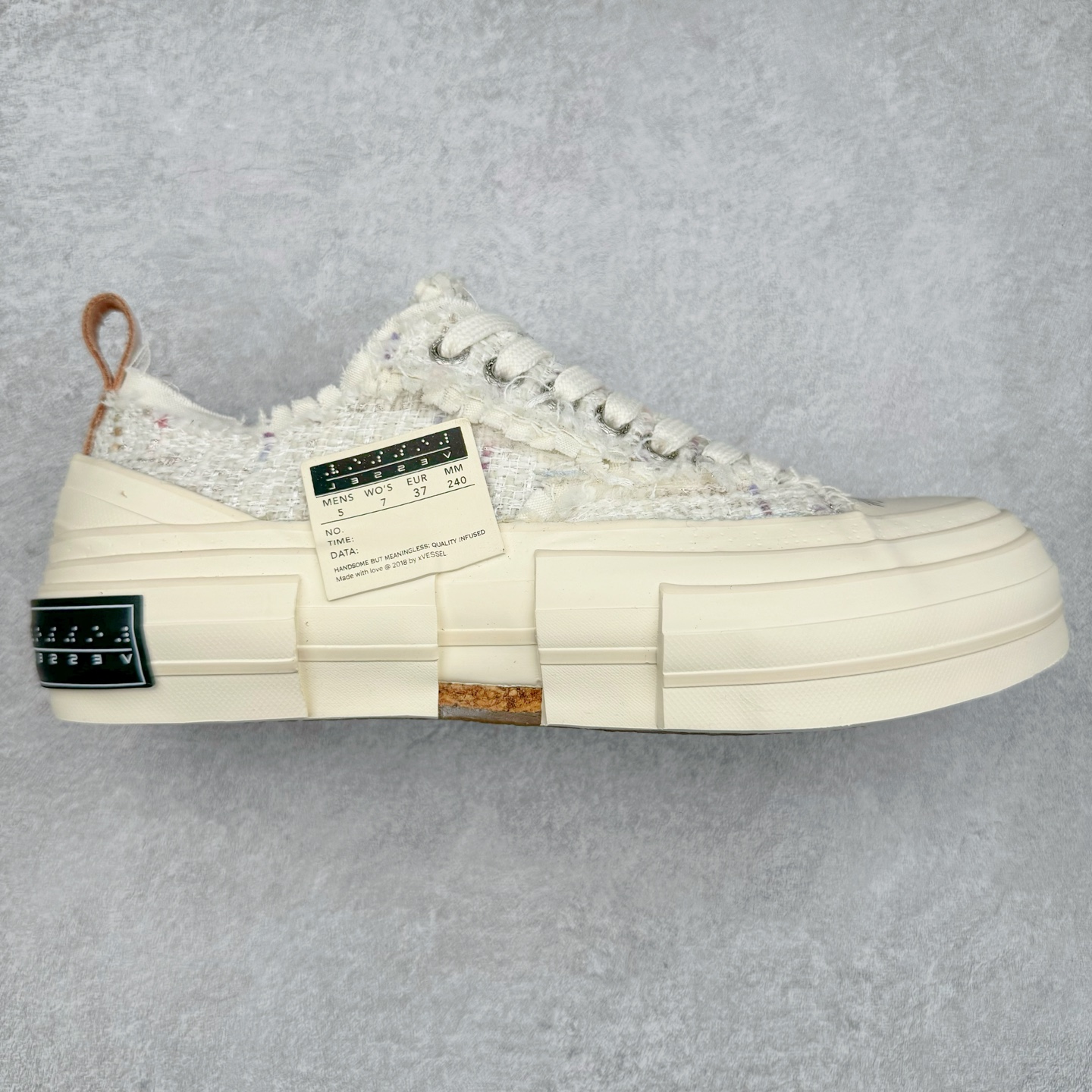 ＃纯原 xVESSEL G.O.P. Low 全硫化乞丐鞋 吴建豪主理品牌 解构重叠厚底软木低帮硫化板鞋 全配色原鞋开发 支持对比 细节 工艺 等.. 当前市售最高版本 正确半贴合鞋标工艺 正确鞋头上翘整体楦型 原厂12蛊司厚实舒适帆布面料 面料工序需要通过三次水洗 散落自然杂乱流苏做旧复古效果 支持NFC网页编码识别 升级厚实软木塞内底 纯手工贴合多重围条硫化工艺 原鞋包装 原鞋代码鞋标完全一致 市面顶级毒盒版本 工艺细节 全网络能覆盖到的地方最强 至今无别的工厂能超越的品质 尺码：35 36 37 38 39 40 41 42 43 44 45-选品中心