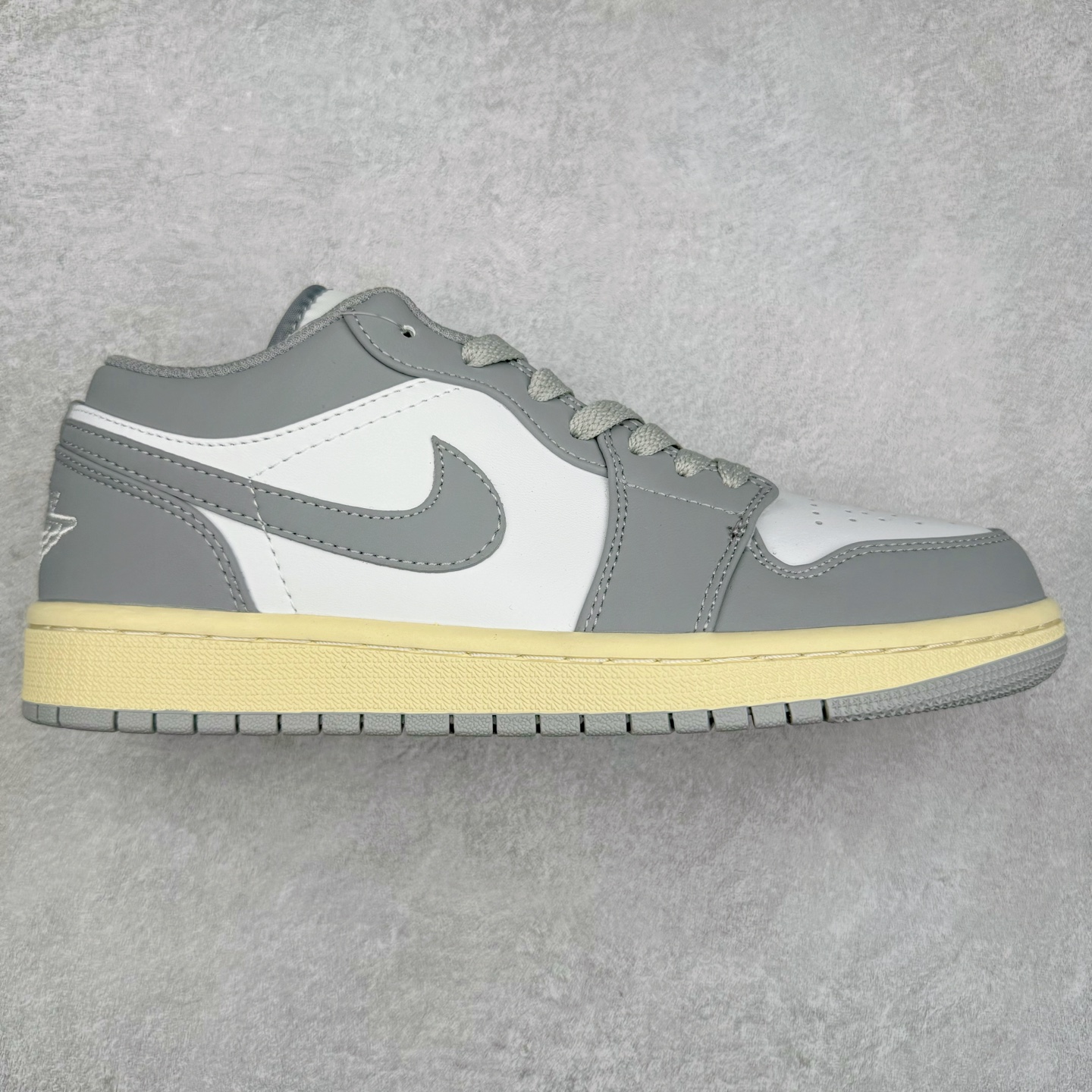 图片[6]-＃福利特价 Air Jordan AJ1 Low 低帮系列 百分百全新货品 零氧化发霉 给足利润空间操作 超乎所想的高性价比 原装楦头纸板开发 完美鞋型 超高清洁度 鞋型不臃肿别扭 原厂内置全掌气垫 A模大底 鞋舌AJ原厂专用牛津布 AJ专用反口珍珠布 原厂无杂质高弹内里海棉 特殊封边弹力鞋带 原鞋开模 拒绝公底 购置公司同步原材料 都有细节原汁原味 忠于原版 尺码：36 36.5 37.5 38 38.5 39 40 40.5 41 42 42.5 43 44 44.5 45 46-选品中心