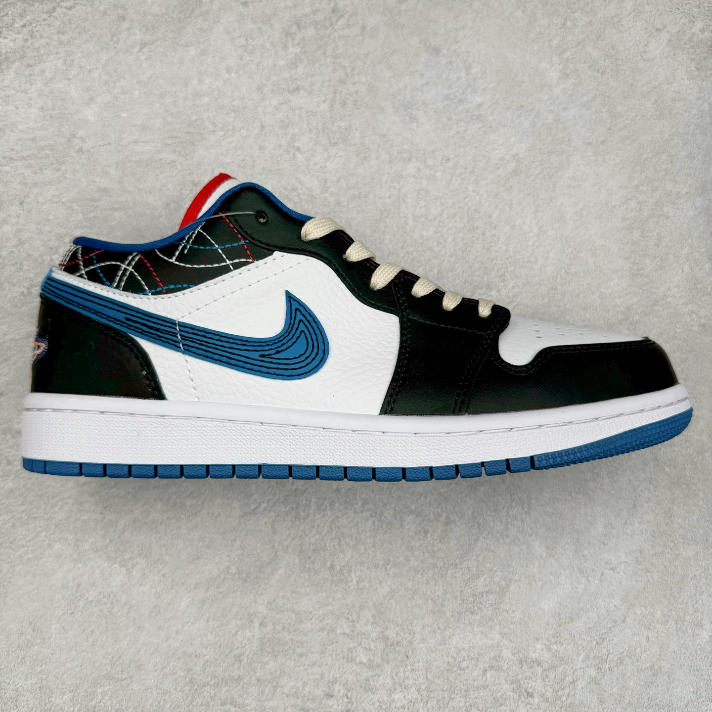 图片[3]-＃福利特价 Air Jordan AJ1 Low 低帮系列 百分百全新货品 零氧化发霉 给足利润空间操作 超乎所想的高性价比 原装楦头纸板开发 完美鞋型 超高清洁度 鞋型不臃肿别扭 原厂内置全掌气垫 A模大底 鞋舌AJ原厂专用牛津布 AJ专用反口珍珠布 原厂无杂质高弹内里海棉 特殊封边弹力鞋带 原鞋开模 拒绝公底 购置公司同步原材料 都有细节原汁原味 忠于原版 尺码：36 36.5 37.5 38 38.5 39 40 40.5 41 42 42.5 43 44 44.5 45 46-选品中心