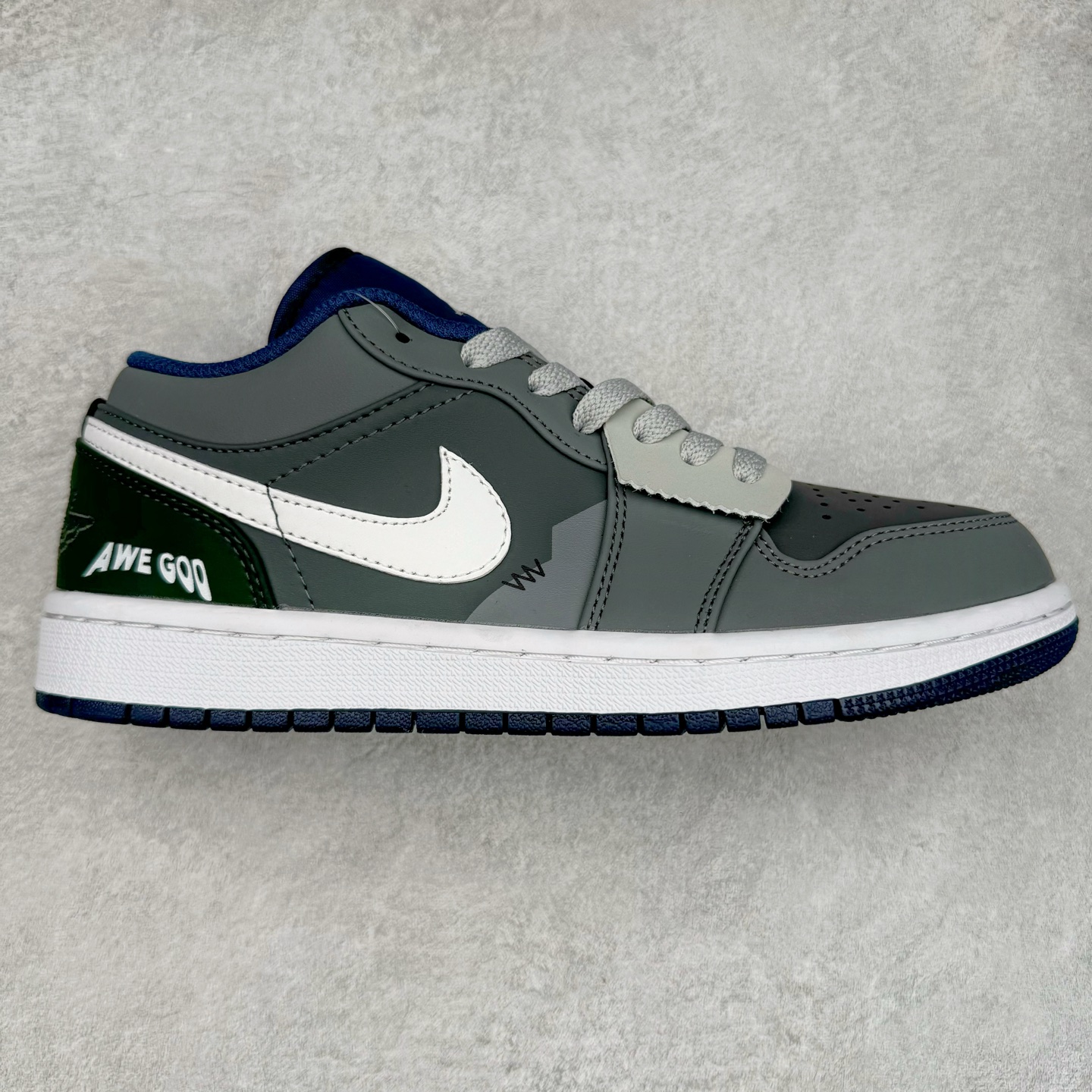 图片[8]-＃福利特价 Air Jordan AJ1 Low 低帮系列 百分百全新货品 零氧化发霉 给足利润空间操作 超乎所想的高性价比 原装楦头纸板开发 完美鞋型 超高清洁度 鞋型不臃肿别扭 原厂内置全掌气垫 A模大底 鞋舌AJ原厂专用牛津布 AJ专用反口珍珠布 原厂无杂质高弹内里海棉 特殊封边弹力鞋带 原鞋开模 拒绝公底 购置公司同步原材料 都有细节原汁原味 忠于原版 尺码：36 36.5 37.5 38 38.5 39 40 40.5 41 42 42.5 43 44 44.5 45 46-选品中心