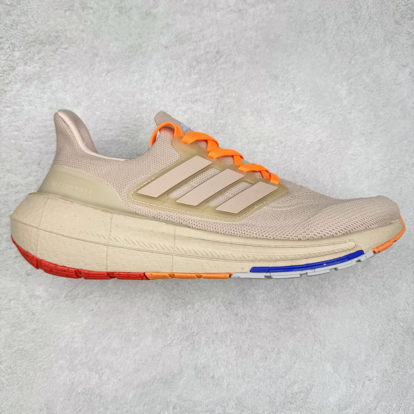 图片[4]-＃纯原福利 AD Ultra Boost Light UB2023系列低帮袜套式针织透气缓震休闲运动慢跑鞋 历经10年不断创新以科技重塑跑步推出全新超轻新科技跑鞋 力求为跑步添活力 搭载LIGHT BOOST中底的新鲜演绎 无论节奏快慢、距离长短 伴你活力畅跑 延续了该系列的设计语言 采用分区编织鞋面 鞋头处网眼孔洞更大 提升透气性 一体式鞋舌 避免运动中出现偏移 实现鞋脚一体性 鞋侧 TPU 材质 有效提供支撑性 镂空的设计 同时减轻整体重量 最明显的则是中底部分 不仅是厚度夸张 大家最熟悉的 Boost 材质终于迎来升级 减重 30% 带来更轻量化的上脚感受 尺码：36 36.5 37 38 38.5 39 40 40.5 41 42 42.5 43 44 44.5 45-选品中心