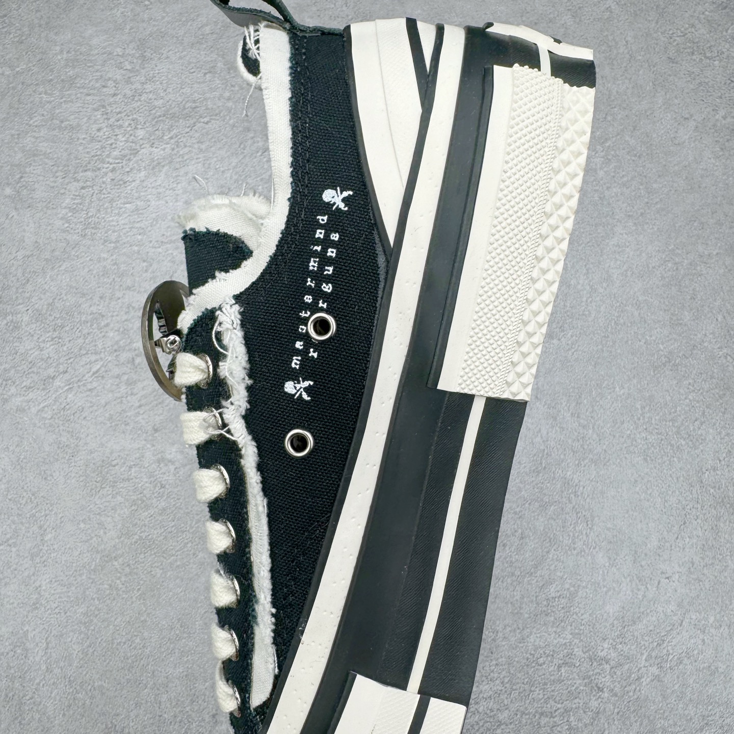 图片[7]-＃纯原 xVESSEL G.O.P. Low 全硫化乞丐鞋 吴建豪主理品牌 解构重叠厚底软木低帮硫化板鞋 全配色原鞋开发 支持对比 细节 工艺 等.. 当前市售最高版本 正确半贴合鞋标工艺 正确鞋头上翘整体楦型 原厂12蛊司厚实舒适帆布面料 面料工序需要通过三次水洗 散落自然杂乱流苏做旧复古效果 支持NFC网页编码识别 升级厚实软木塞内底 纯手工贴合多重围条硫化工艺 原鞋包装 原鞋代码鞋标完全一致 市面顶级毒盒版本 工艺细节 全网络能覆盖到的地方最强 至今无别的工厂能超越的品质 尺码：35 36 37 38 39 40 41 42 43 44 45-选品中心