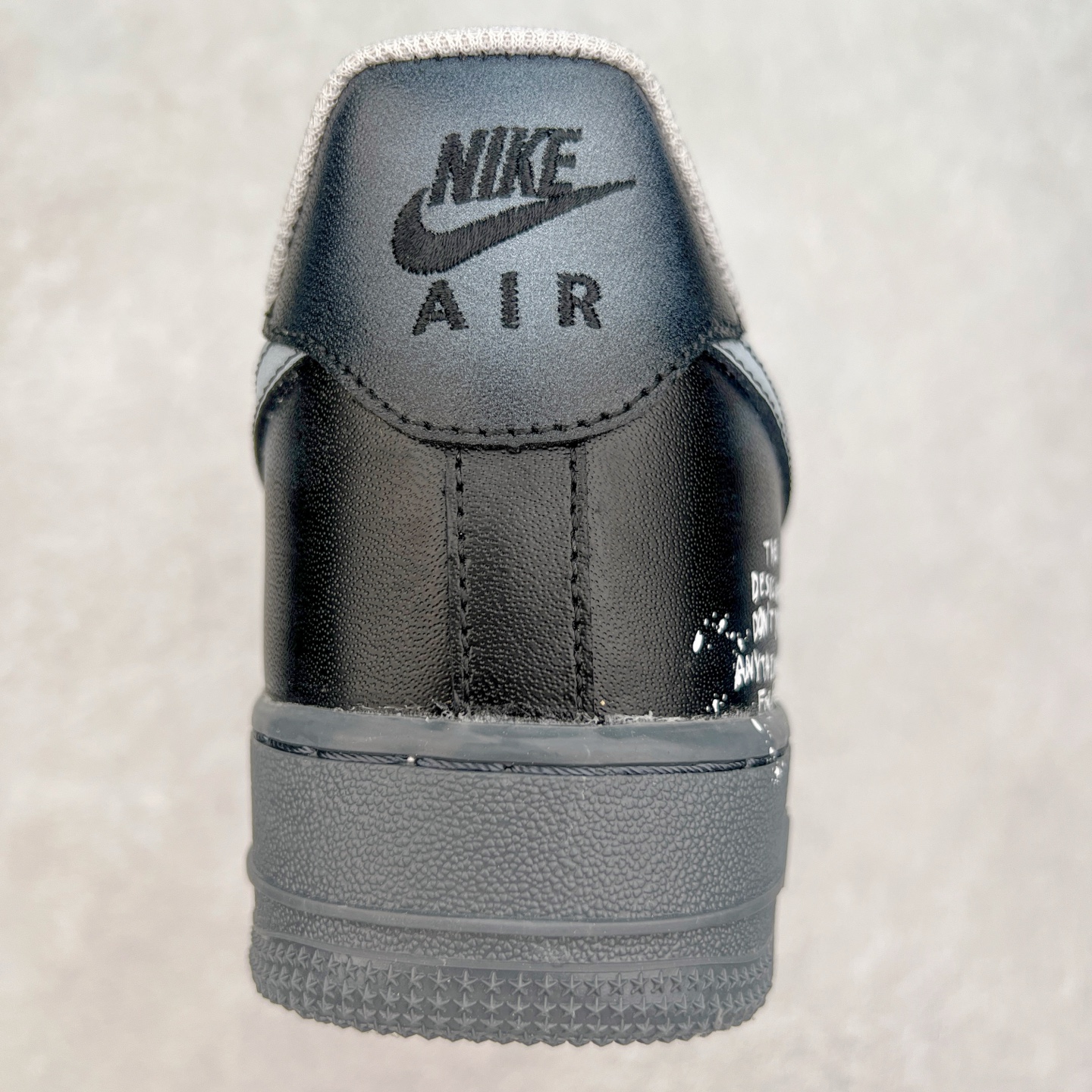 图片[8]-NK Air Force 1´07 Low 空军一号低帮百搭休闲运动板鞋 YD2425-110 柔软、弹性十足的缓震性能和出色的中底设计 横跨复古与现代的外型结合 造就出风靡全球 三十多年的Force 1 直到今天还深受青睐 实拍调校N版已经零色差零失真 百分百还原实物色彩所见即所得 不存在货不对板色差等低级问题 选购参考实物拍摄 不混卖不参货 只用心做好货严格选品 承诺混一赔十 尺码：36 36.5 37.5 38 38.5 39 40 40.5 41 42 42.5 43 44 44.5 45-选品中心