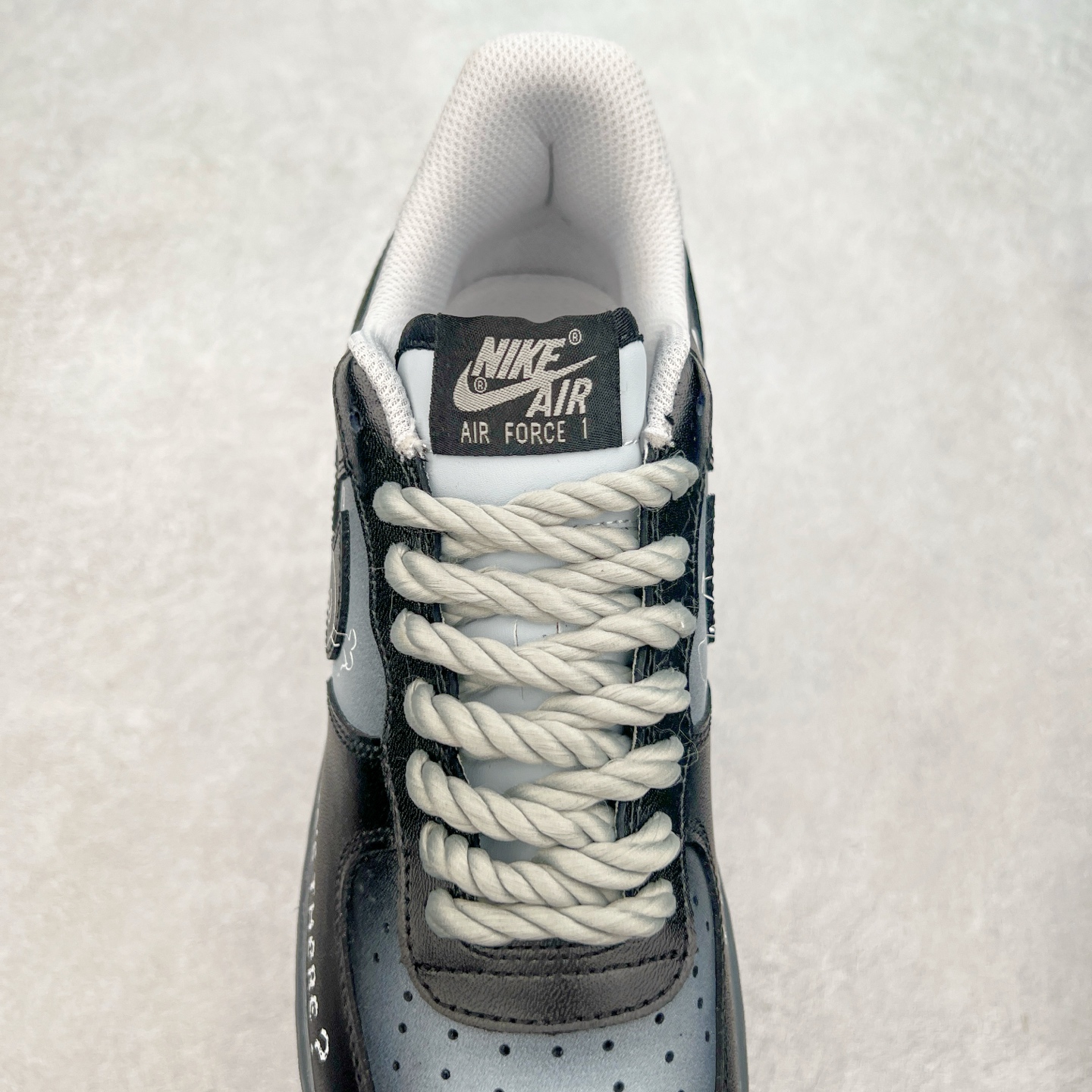 图片[5]-NK Air Force 1´07 Low 空军一号低帮百搭休闲运动板鞋 YD2425-110 柔软、弹性十足的缓震性能和出色的中底设计 横跨复古与现代的外型结合 造就出风靡全球 三十多年的Force 1 直到今天还深受青睐 实拍调校N版已经零色差零失真 百分百还原实物色彩所见即所得 不存在货不对板色差等低级问题 选购参考实物拍摄 不混卖不参货 只用心做好货严格选品 承诺混一赔十 尺码：36 36.5 37.5 38 38.5 39 40 40.5 41 42 42.5 43 44 44.5 45-选品中心