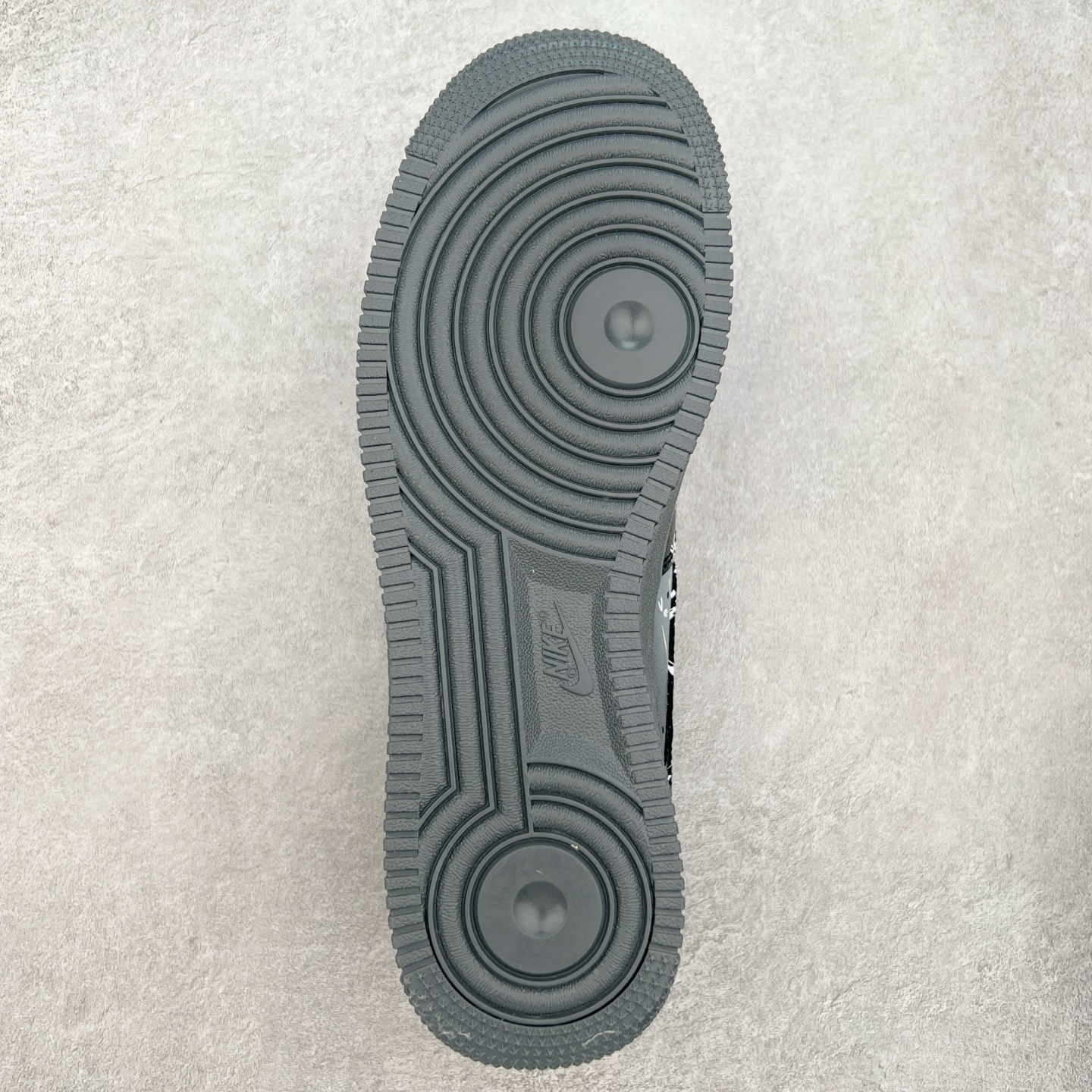 图片[9]-NK Air Force 1´07 Low 空军一号低帮百搭休闲运动板鞋 YD2425-110 柔软、弹性十足的缓震性能和出色的中底设计 横跨复古与现代的外型结合 造就出风靡全球 三十多年的Force 1 直到今天还深受青睐 实拍调校N版已经零色差零失真 百分百还原实物色彩所见即所得 不存在货不对板色差等低级问题 选购参考实物拍摄 不混卖不参货 只用心做好货严格选品 承诺混一赔十 尺码：36 36.5 37.5 38 38.5 39 40 40.5 41 42 42.5 43 44 44.5 45-选品中心