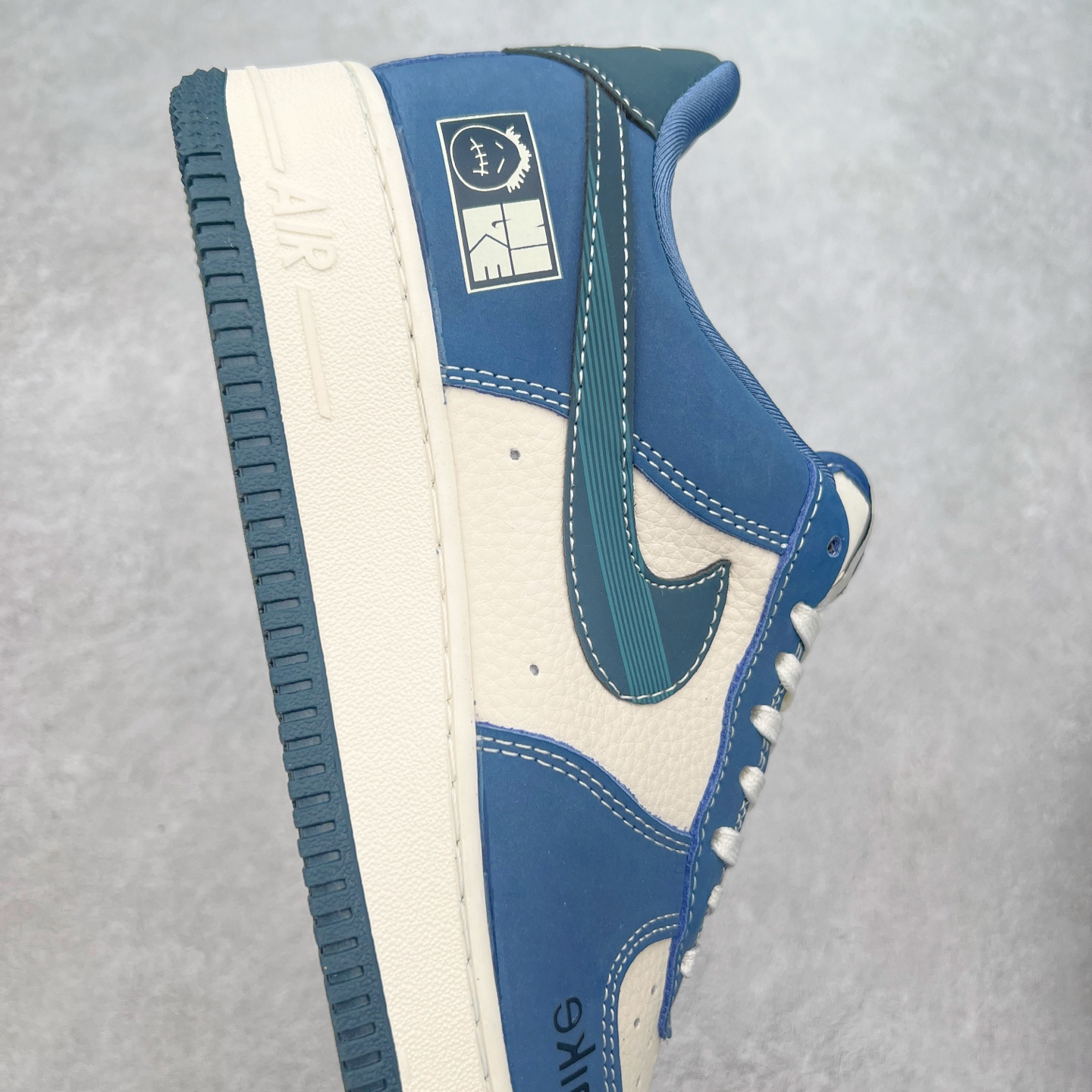 图片[6]-NK Air Force 1´07 Low 空军一号低帮百搭休闲运动板鞋 KK1988-068 柔软、弹性十足的缓震性能和出色的中底设计 横跨复古与现代的外型结合 造就出风靡全球 三十多年的Force 1 直到今天还深受青睐 实拍调校N版已经零色差零失真 百分百还原实物色彩所见即所得 不存在货不对板色差等低级问题 选购参考实物拍摄 不混卖不参货 只用心做好货严格选品 承诺混一赔十 尺码：36 36.5 37.5 38 38.5 39 40 40.5 41 42 42.5 43 44 44.5 45-选品中心