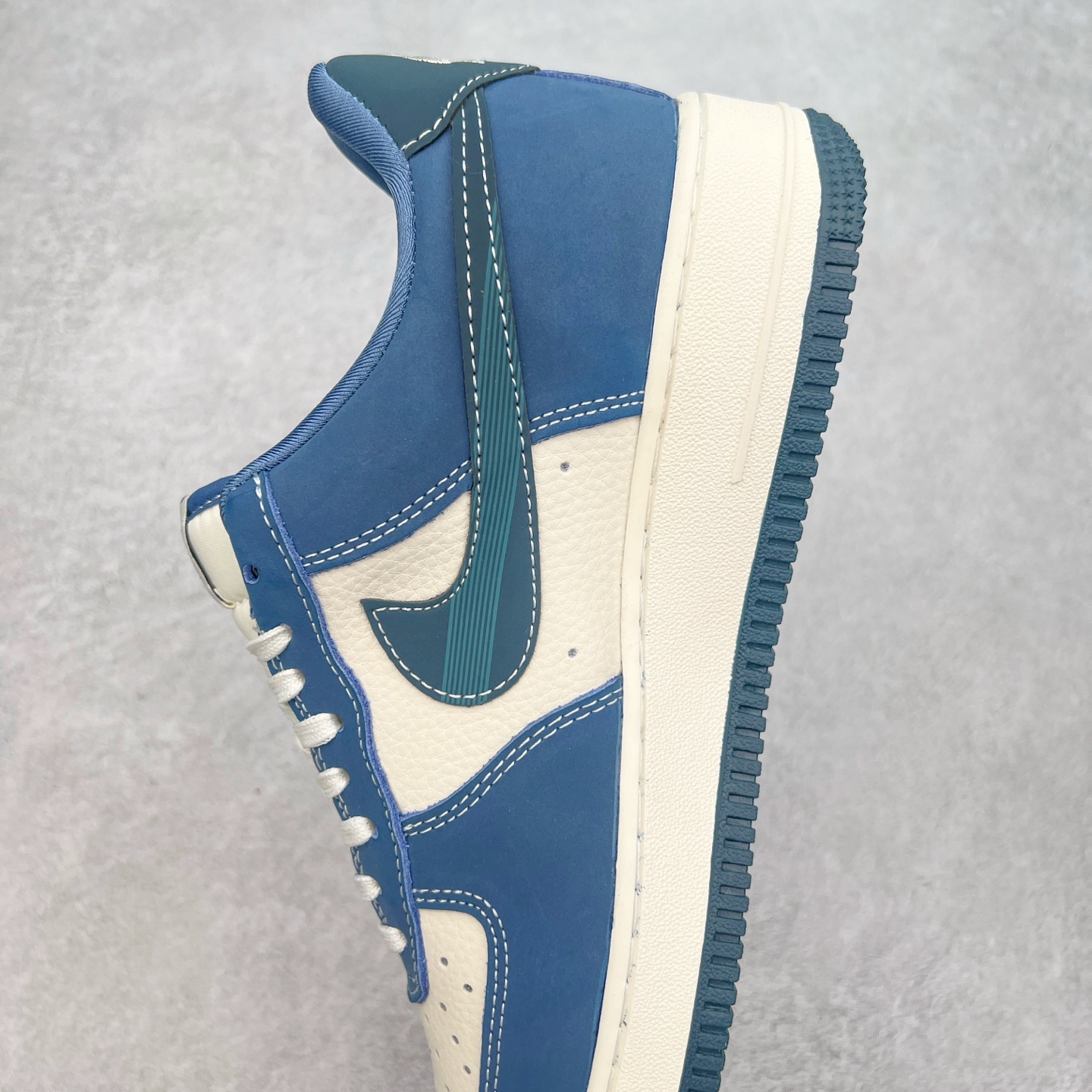 图片[7]-NK Air Force 1´07 Low 空军一号低帮百搭休闲运动板鞋 KK1988-068 柔软、弹性十足的缓震性能和出色的中底设计 横跨复古与现代的外型结合 造就出风靡全球 三十多年的Force 1 直到今天还深受青睐 实拍调校N版已经零色差零失真 百分百还原实物色彩所见即所得 不存在货不对板色差等低级问题 选购参考实物拍摄 不混卖不参货 只用心做好货严格选品 承诺混一赔十 尺码：36 36.5 37.5 38 38.5 39 40 40.5 41 42 42.5 43 44 44.5 45-选品中心