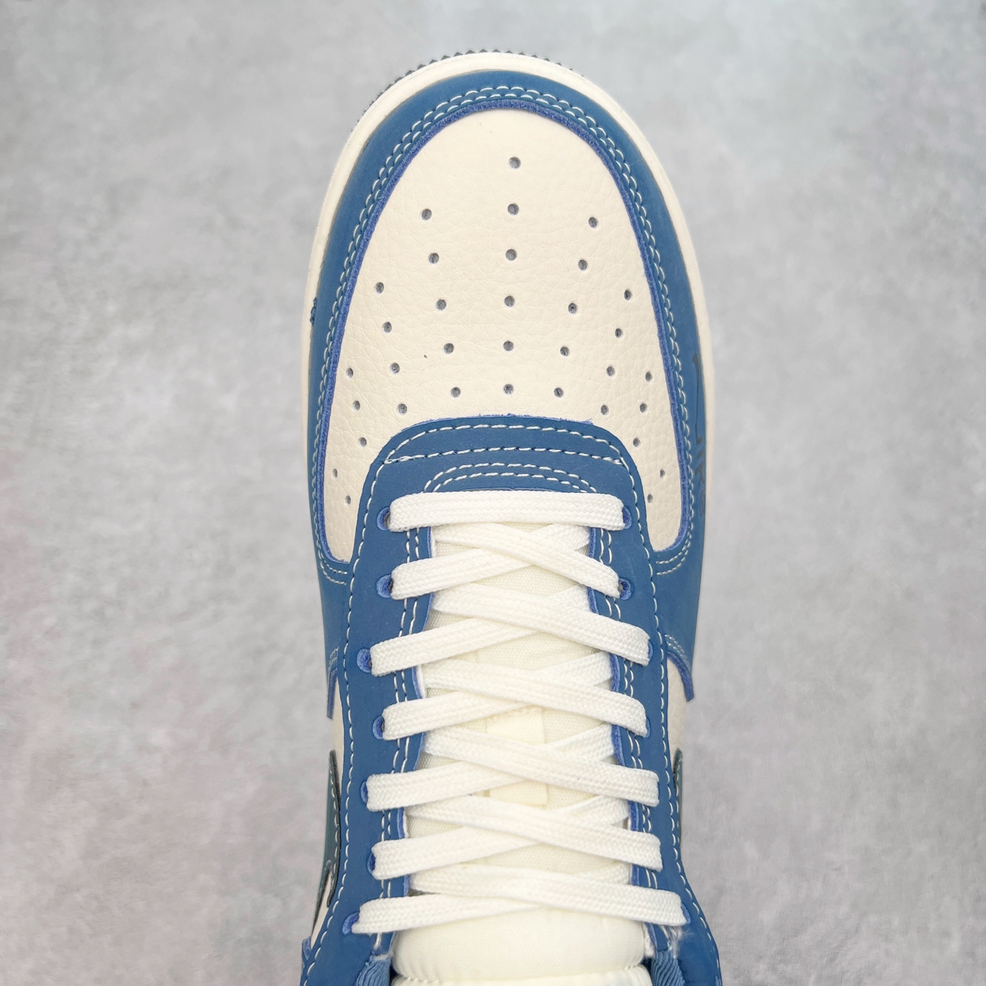 图片[4]-NK Air Force 1´07 Low 空军一号低帮百搭休闲运动板鞋 KK1988-068 柔软、弹性十足的缓震性能和出色的中底设计 横跨复古与现代的外型结合 造就出风靡全球 三十多年的Force 1 直到今天还深受青睐 实拍调校N版已经零色差零失真 百分百还原实物色彩所见即所得 不存在货不对板色差等低级问题 选购参考实物拍摄 不混卖不参货 只用心做好货严格选品 承诺混一赔十 尺码：36 36.5 37.5 38 38.5 39 40 40.5 41 42 42.5 43 44 44.5 45-选品中心