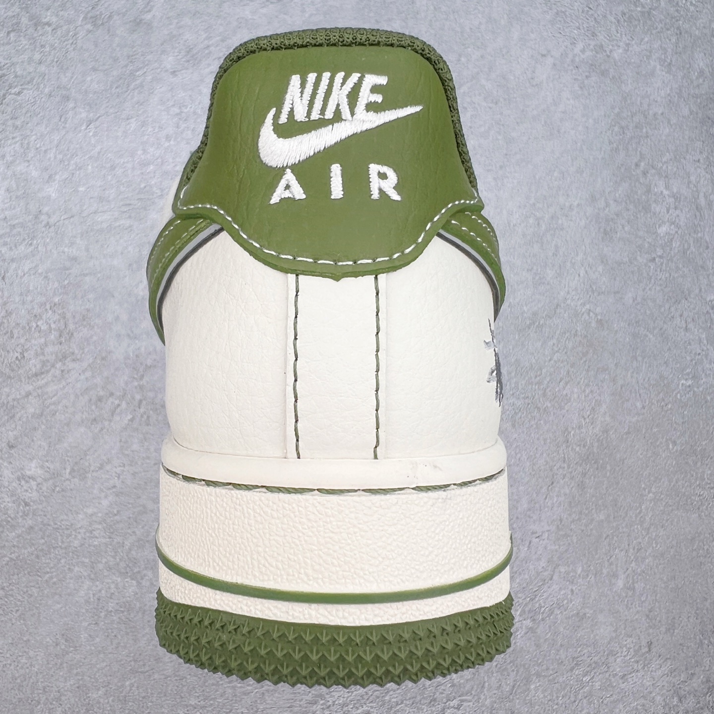 图片[8]-NK Air Force 1´07 Low 空军一号低帮百搭休闲运动板鞋 XS1958-525 柔软、弹性十足的缓震性能和出色的中底设计 横跨复古与现代的外型结合 造就出风靡全球 三十多年的Force 1 直到今天还深受青睐 实拍调校N版已经零色差零失真 百分百还原实物色彩所见即所得 不存在货不对板色差等低级问题 选购参考实物拍摄 不混卖不参货 只用心做好货严格选品 承诺混一赔十 尺码：36 36.5 37.5 38 38.5 39 40 40.5 41 42 42.5 43 44 44.5 45-选品中心