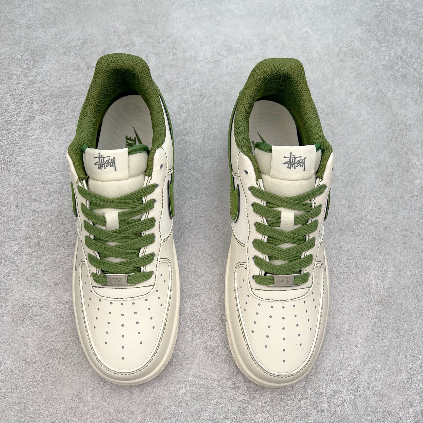 图片[2]-NK Air Force 1´07 Low 空军一号低帮百搭休闲运动板鞋 XS1958-525 柔软、弹性十足的缓震性能和出色的中底设计 横跨复古与现代的外型结合 造就出风靡全球 三十多年的Force 1 直到今天还深受青睐 实拍调校N版已经零色差零失真 百分百还原实物色彩所见即所得 不存在货不对板色差等低级问题 选购参考实物拍摄 不混卖不参货 只用心做好货严格选品 承诺混一赔十 尺码：36 36.5 37.5 38 38.5 39 40 40.5 41 42 42.5 43 44 44.5 45-选品中心