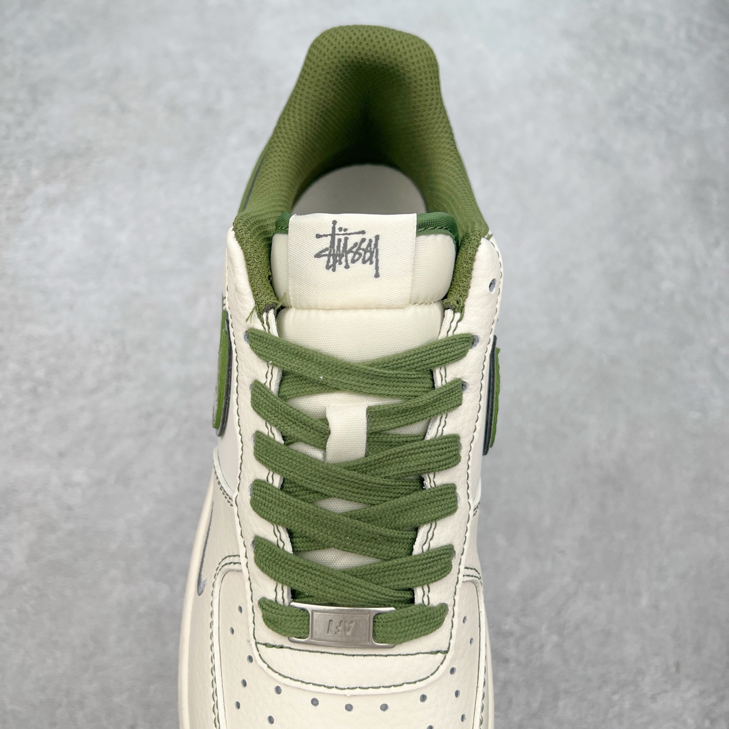 图片[5]-NK Air Force 1´07 Low 空军一号低帮百搭休闲运动板鞋 XS1958-525 柔软、弹性十足的缓震性能和出色的中底设计 横跨复古与现代的外型结合 造就出风靡全球 三十多年的Force 1 直到今天还深受青睐 实拍调校N版已经零色差零失真 百分百还原实物色彩所见即所得 不存在货不对板色差等低级问题 选购参考实物拍摄 不混卖不参货 只用心做好货严格选品 承诺混一赔十 尺码：36 36.5 37.5 38 38.5 39 40 40.5 41 42 42.5 43 44 44.5 45-选品中心