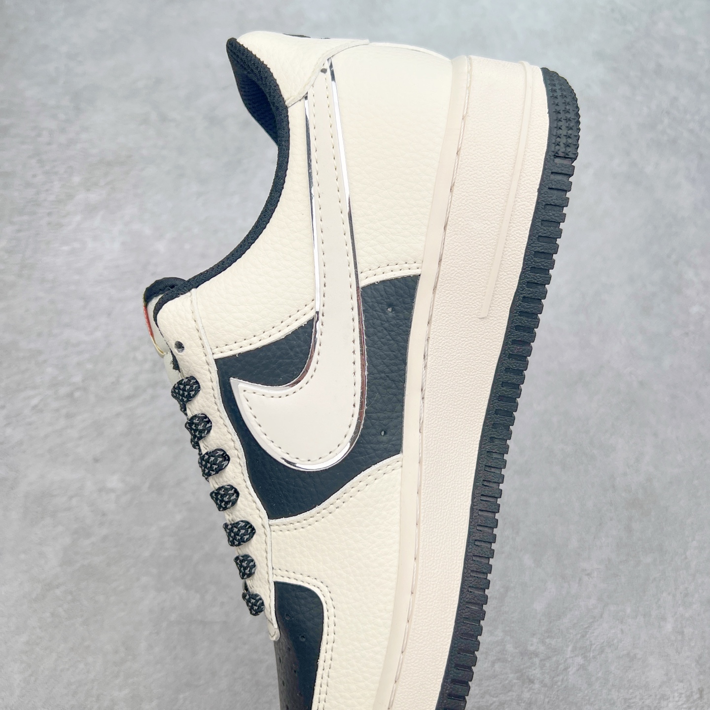 图片[7]-NK Air Force 1´07 Low 空军一号低帮百搭休闲运动板鞋 HH7518-056 柔软、弹性十足的缓震性能和出色的中底设计 横跨复古与现代的外型结合 造就出风靡全球 三十多年的Force 1 直到今天还深受青睐 实拍调校N版已经零色差零失真 百分百还原实物色彩所见即所得 不存在货不对板色差等低级问题 选购参考实物拍摄 不混卖不参货 只用心做好货严格选品 承诺混一赔十 尺码：36 36.5 37.5 38 38.5 39 40 40.5 41 42 42.5 43 44 44.5 45-选品中心